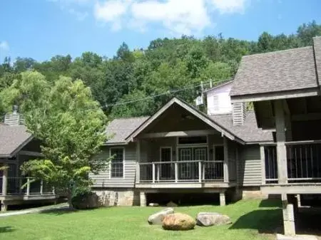 Property Building in Carr's Northside Hotel and Cottages