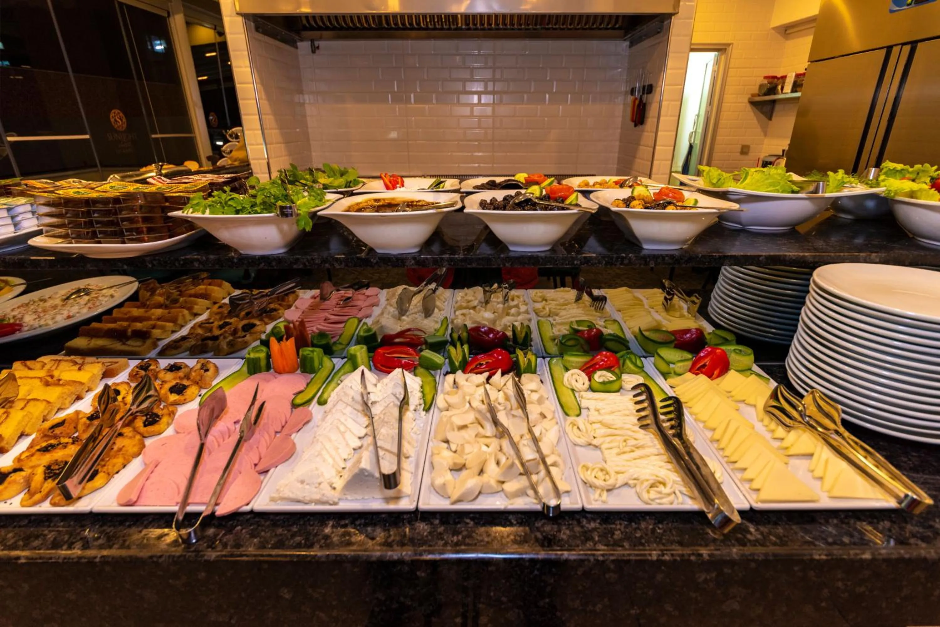 Restaurant/places to eat in Sunlight Hotel