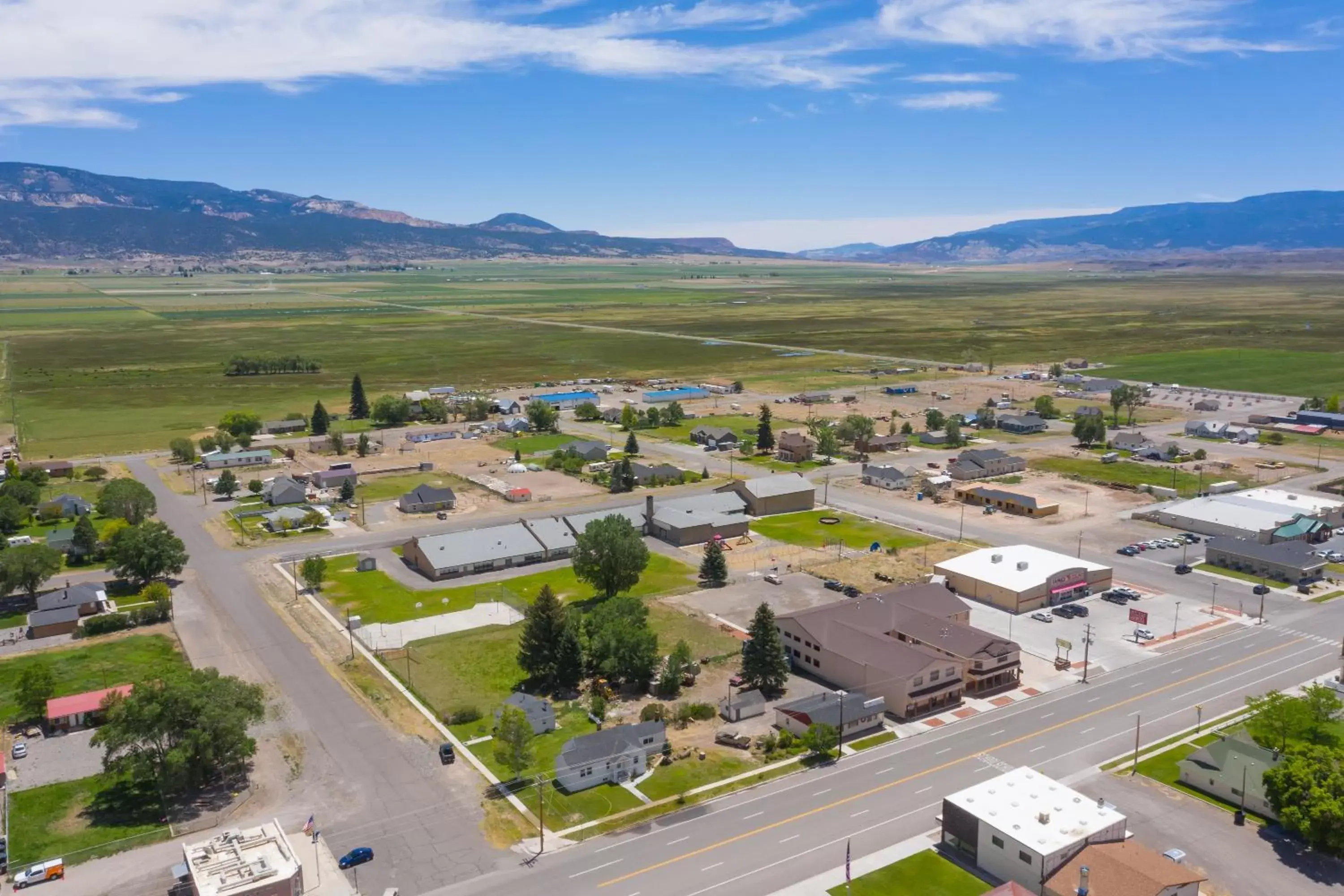 Bird's eye view, Bird's-eye View in THE SNUGGLE INN