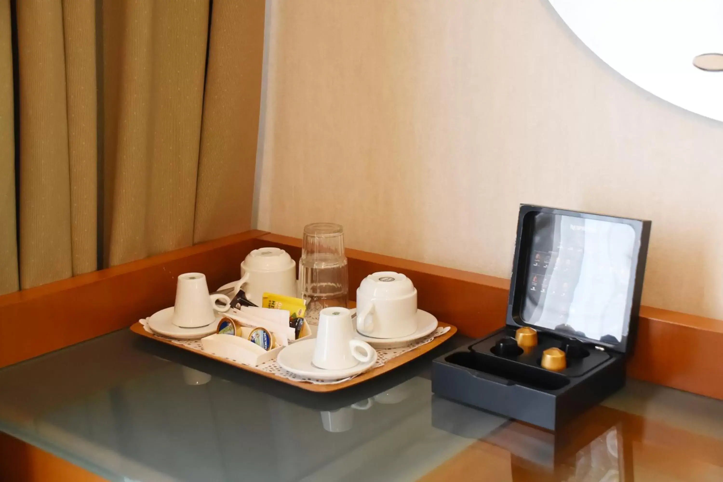 Coffee/tea facilities in Adrian Hotel