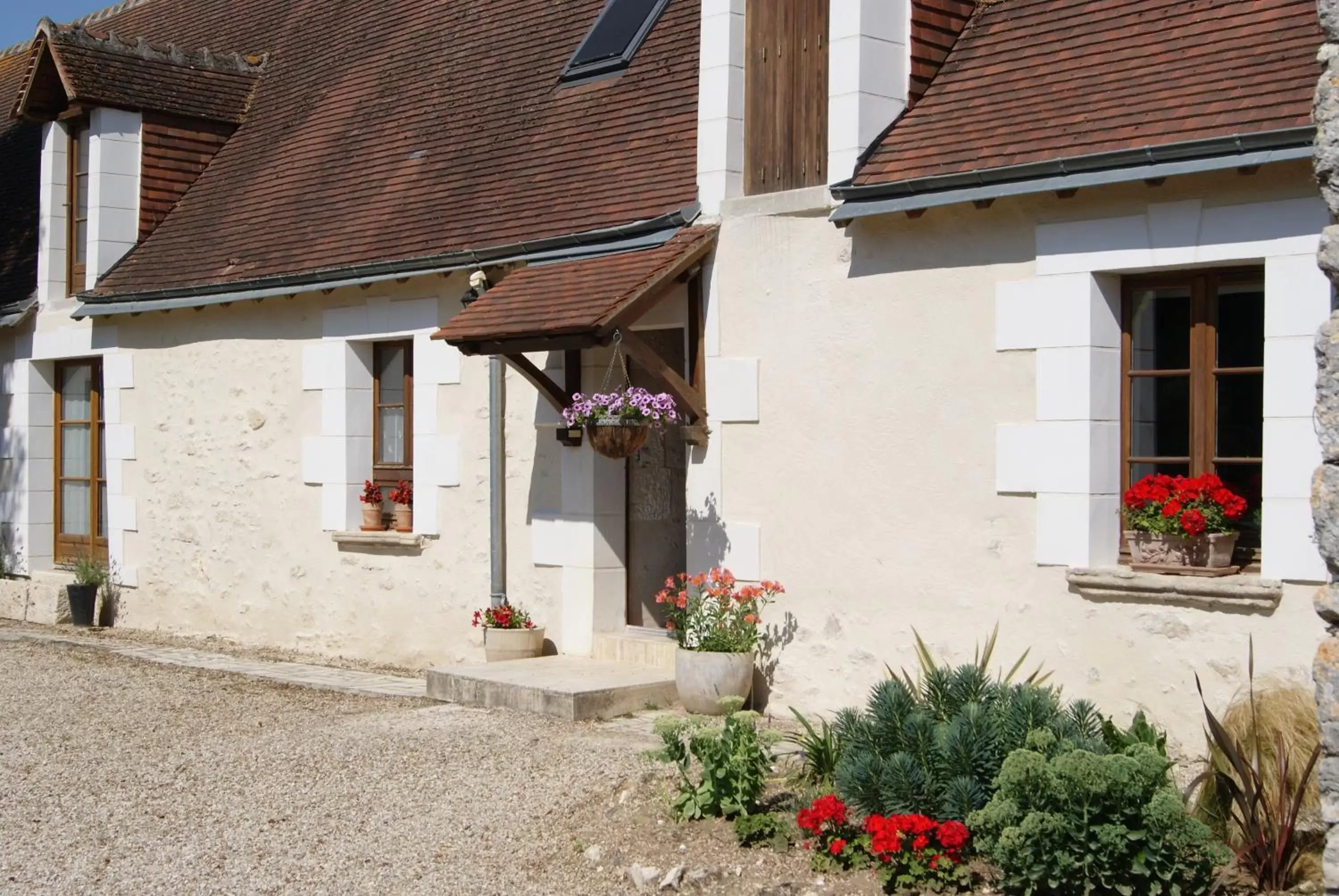 Facade/entrance, Property Building in La Bihourderie