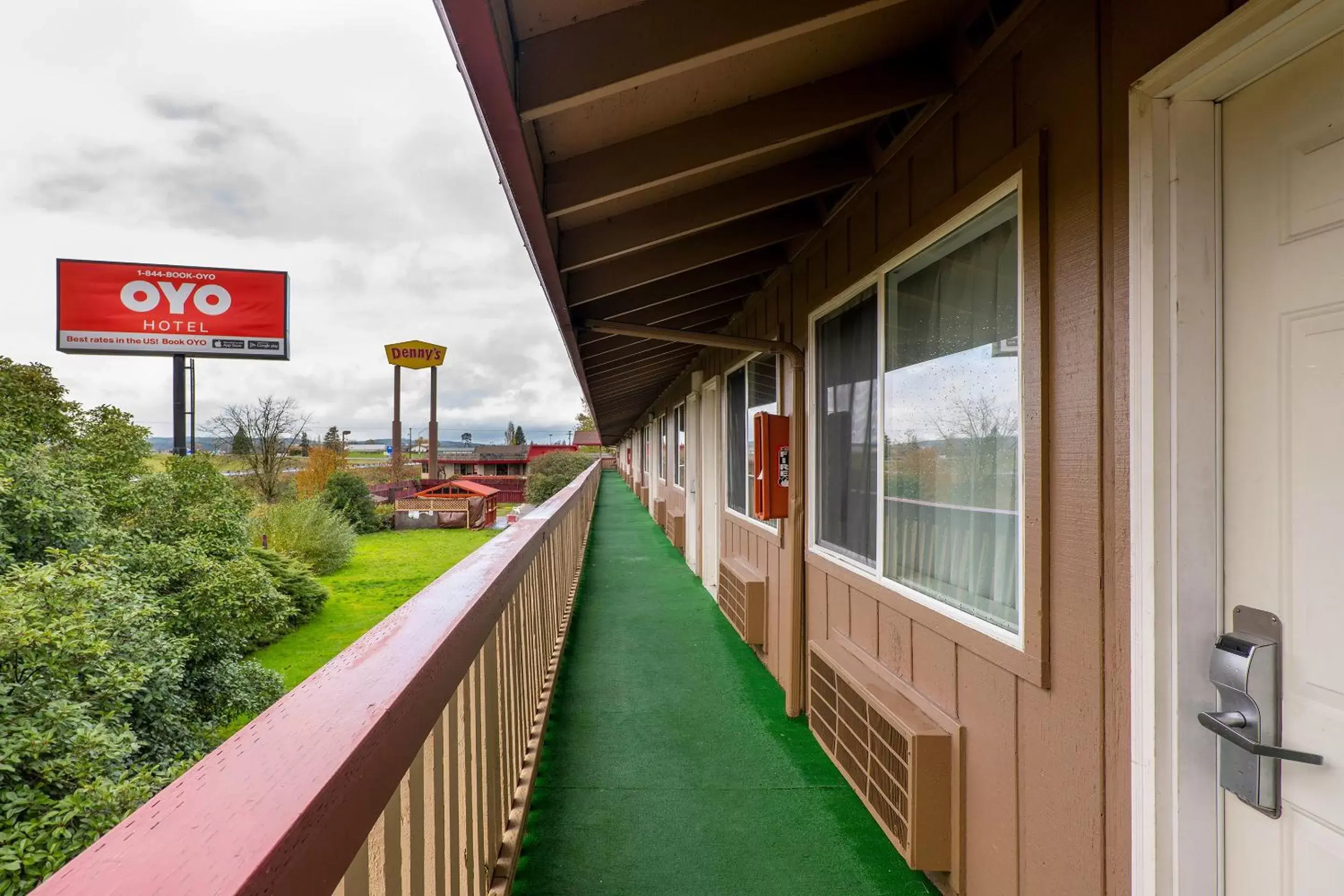 Balcony/Terrace in OYO Hotel Chehalis I-5 South