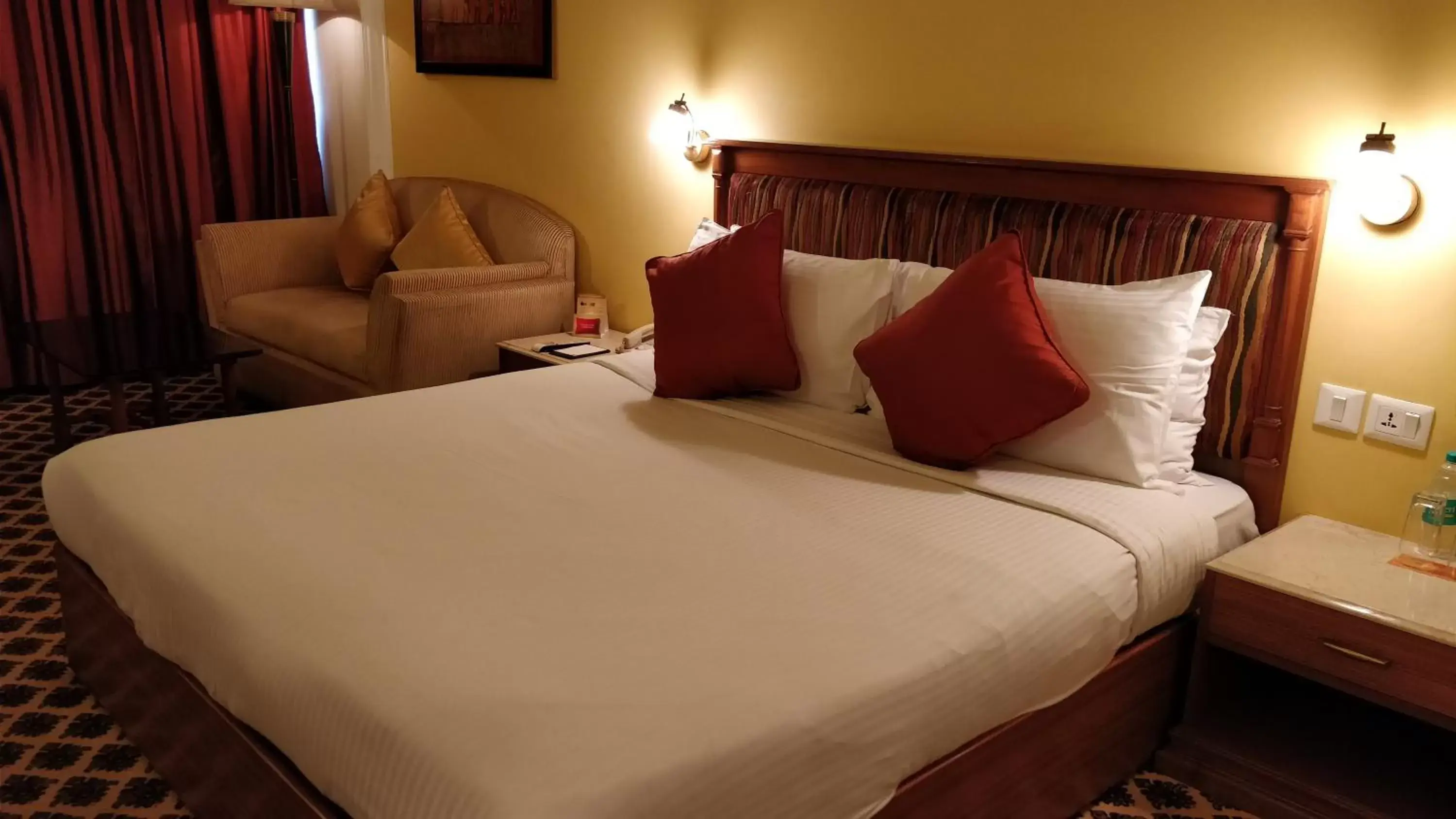 Bed in The Suryaa Hotel New Delhi