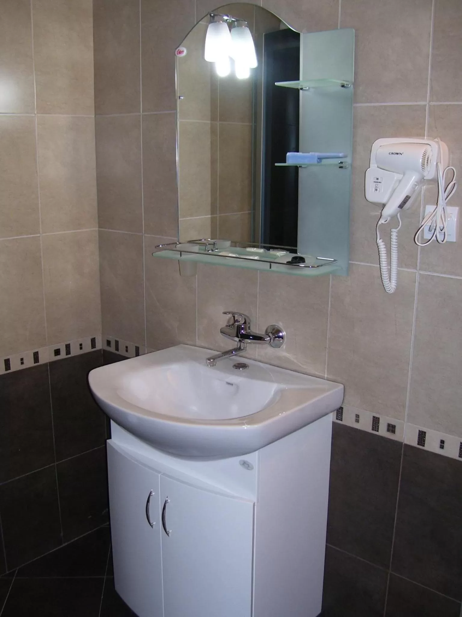 Bathroom in Kestenite Family Hotel