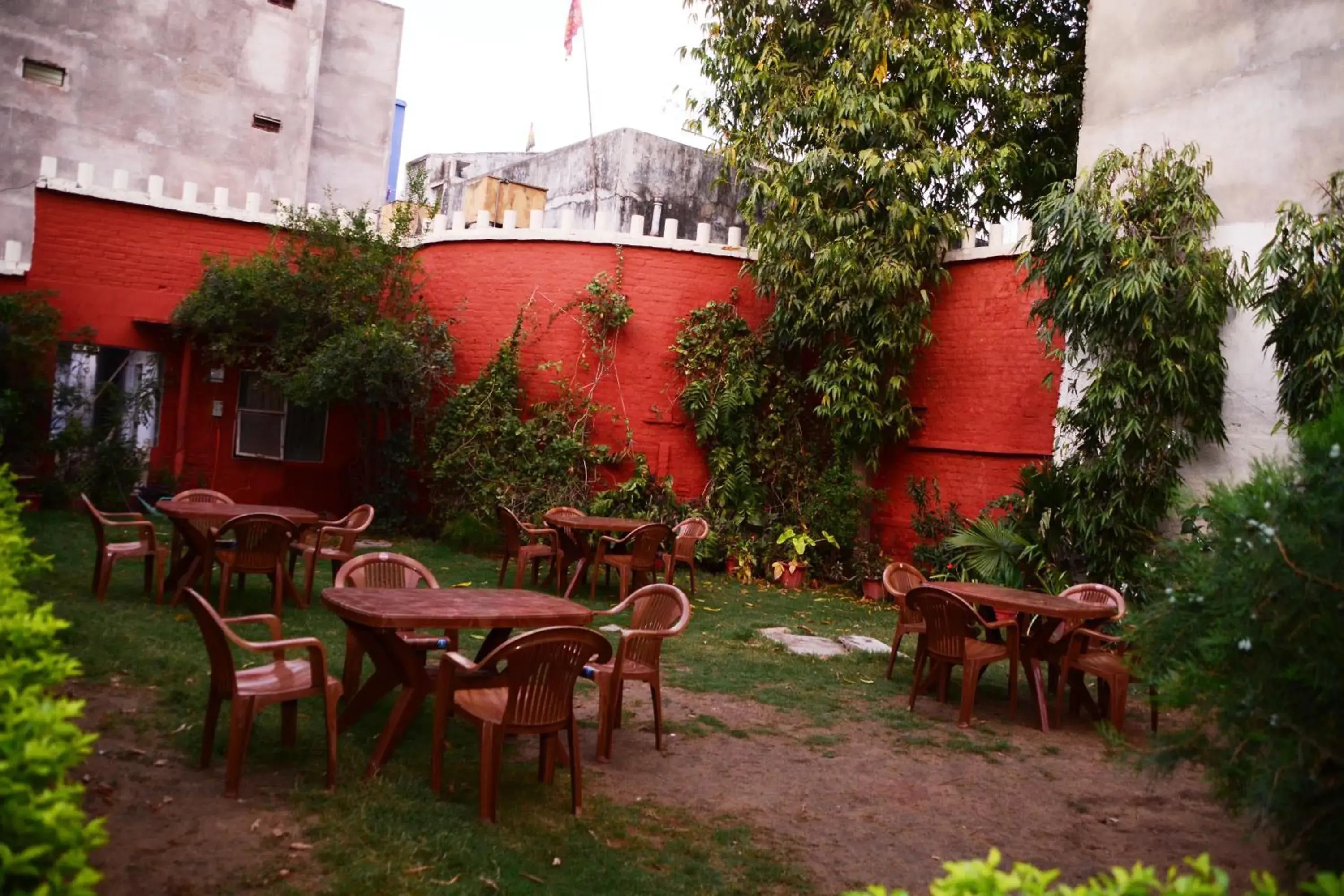 Garden, Restaurant/Places to Eat in Hotel Sugandh Retreat