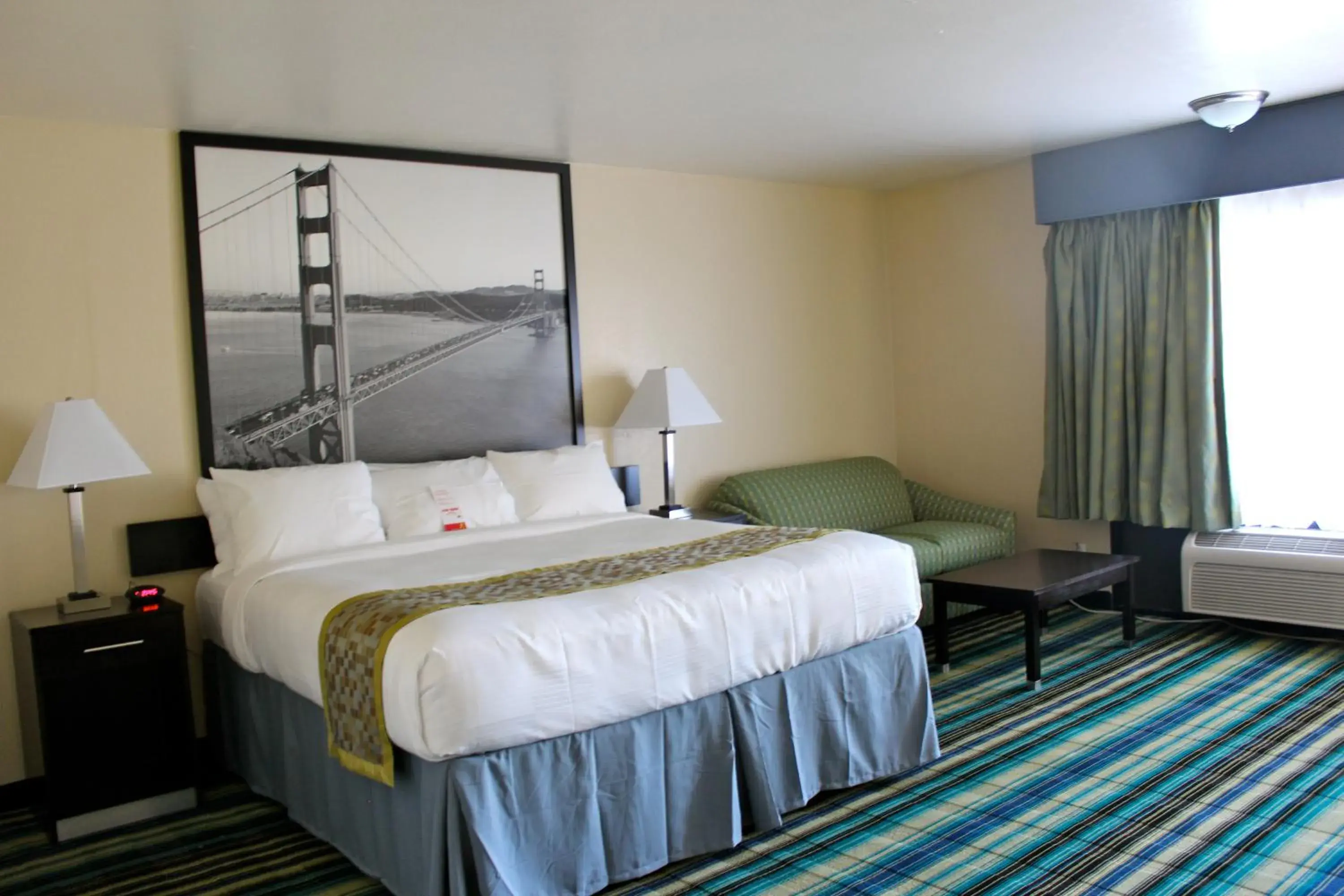 Day, Bed in Super 8 by Wyndham Vallejo/Napa Valley