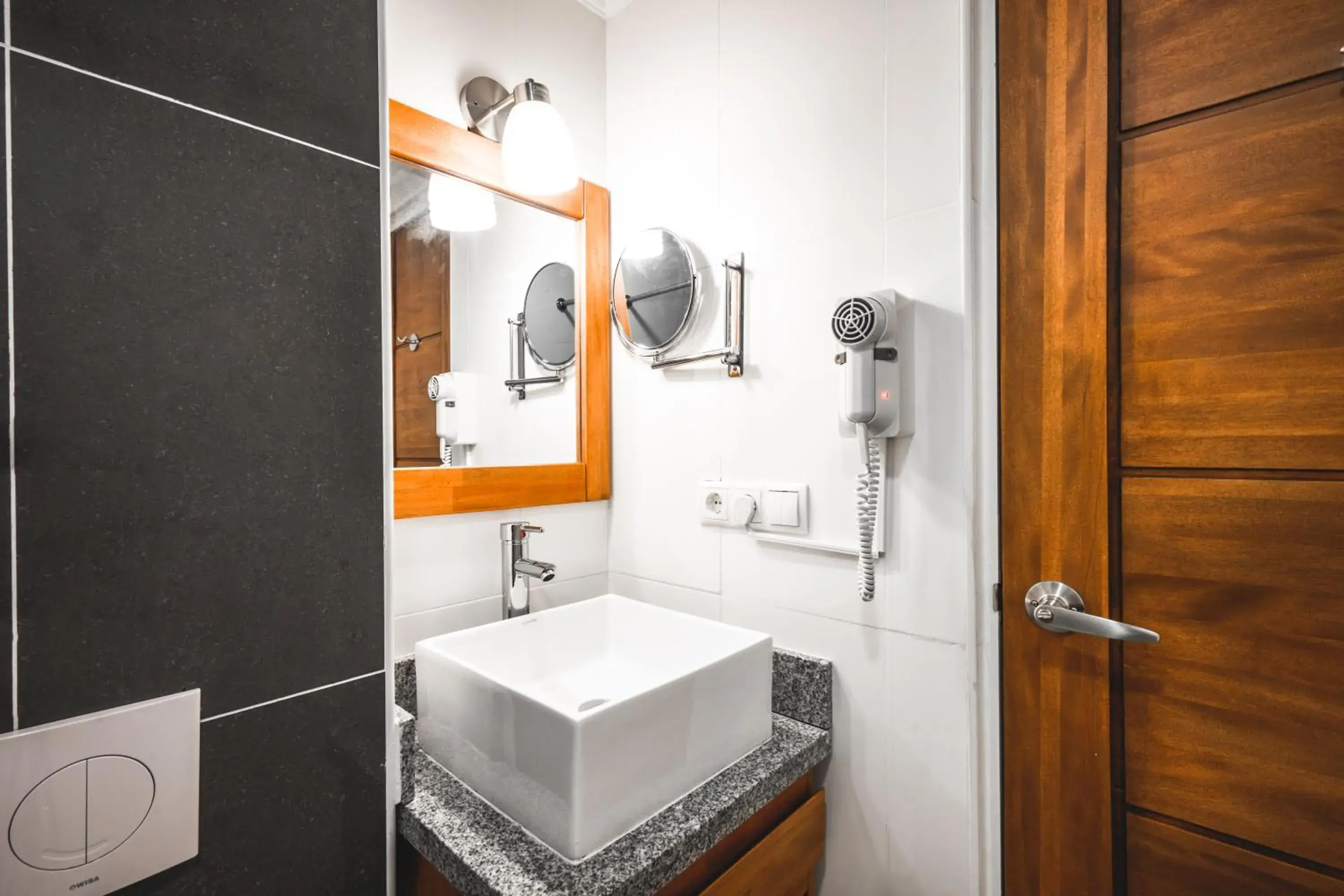 Bathroom in City Suites & Beach Hotel