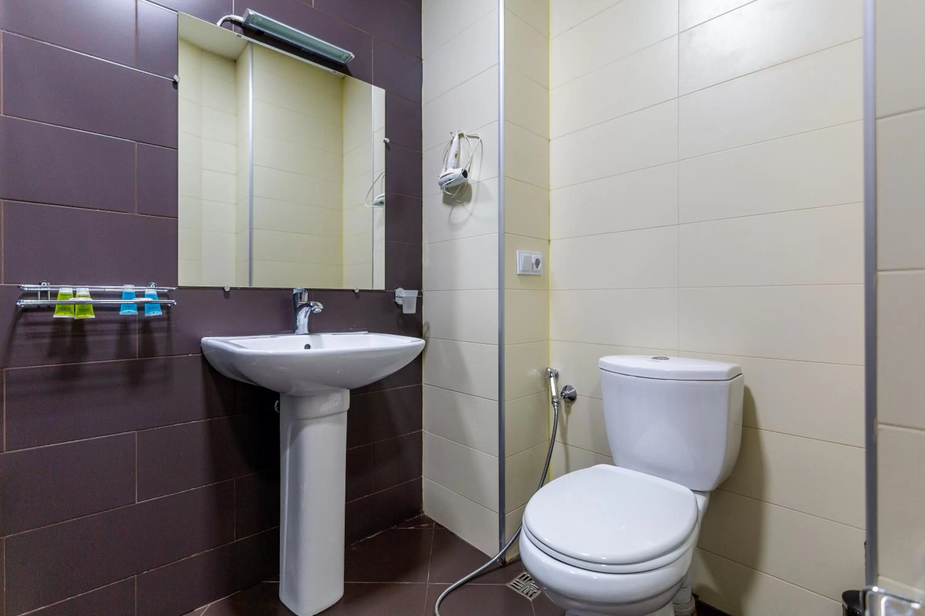 Toilet in Hotel Marlyn