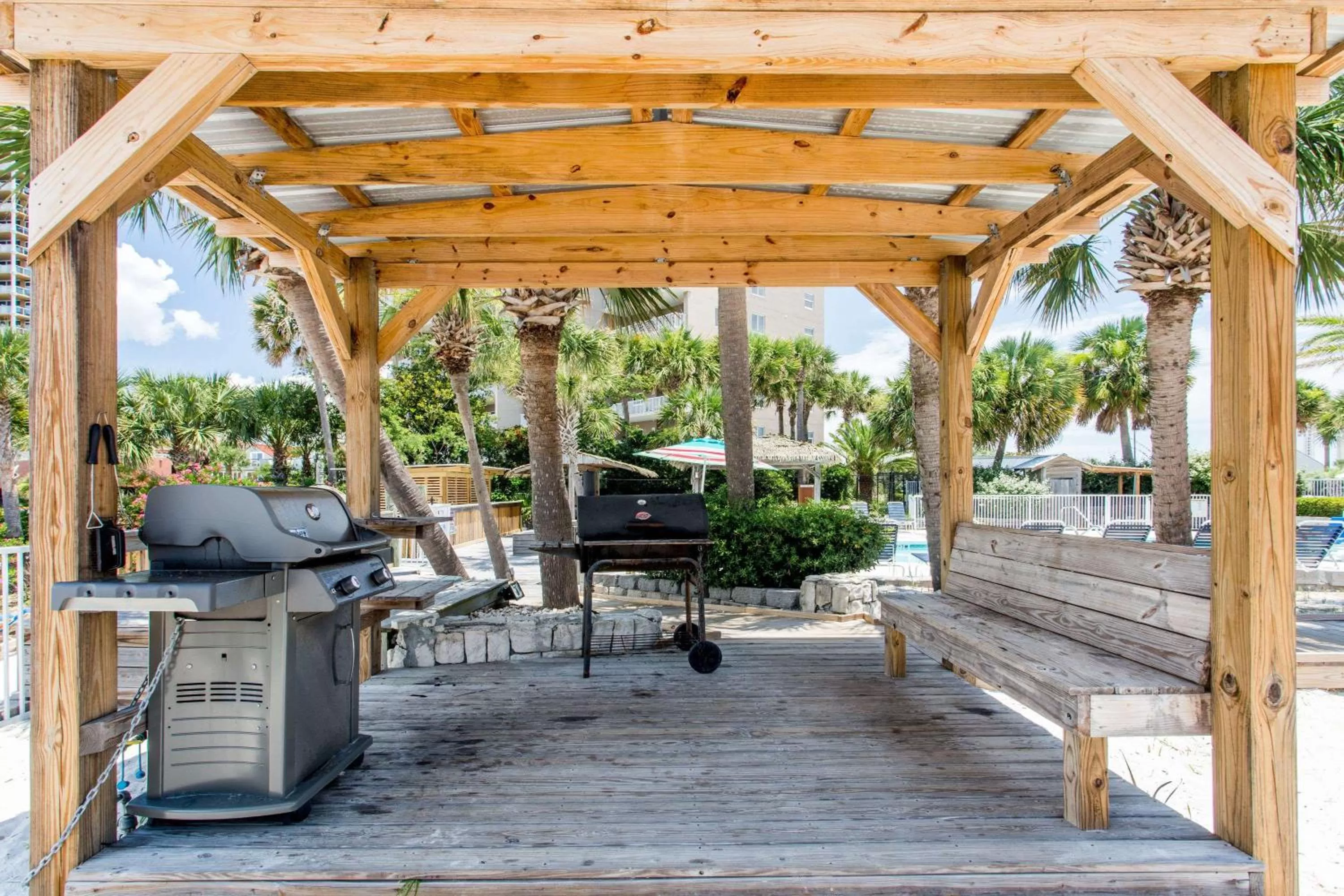 BBQ facilities in Surf & Sand Hotel