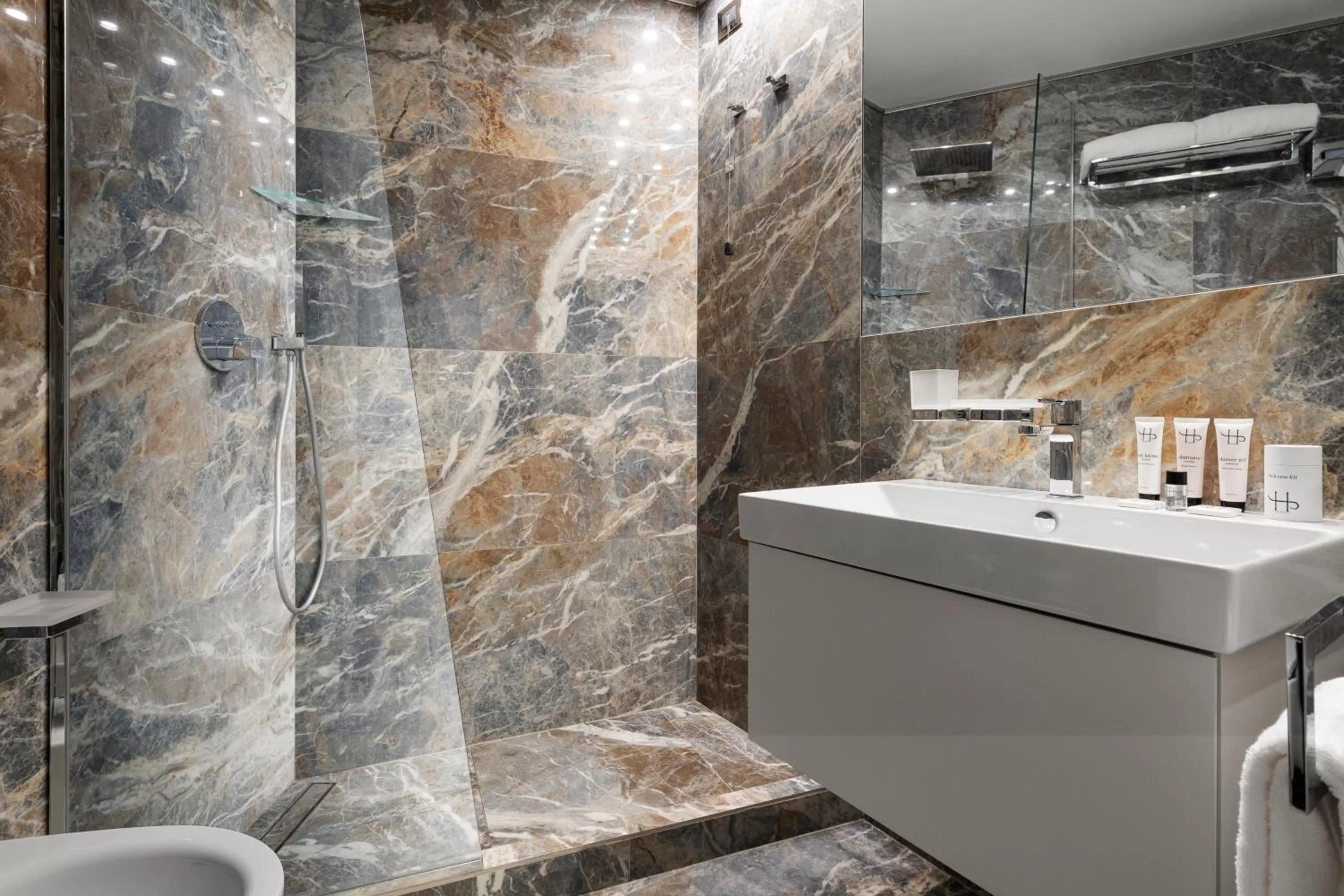 Bathroom in LHP Napoli Palace & SPA