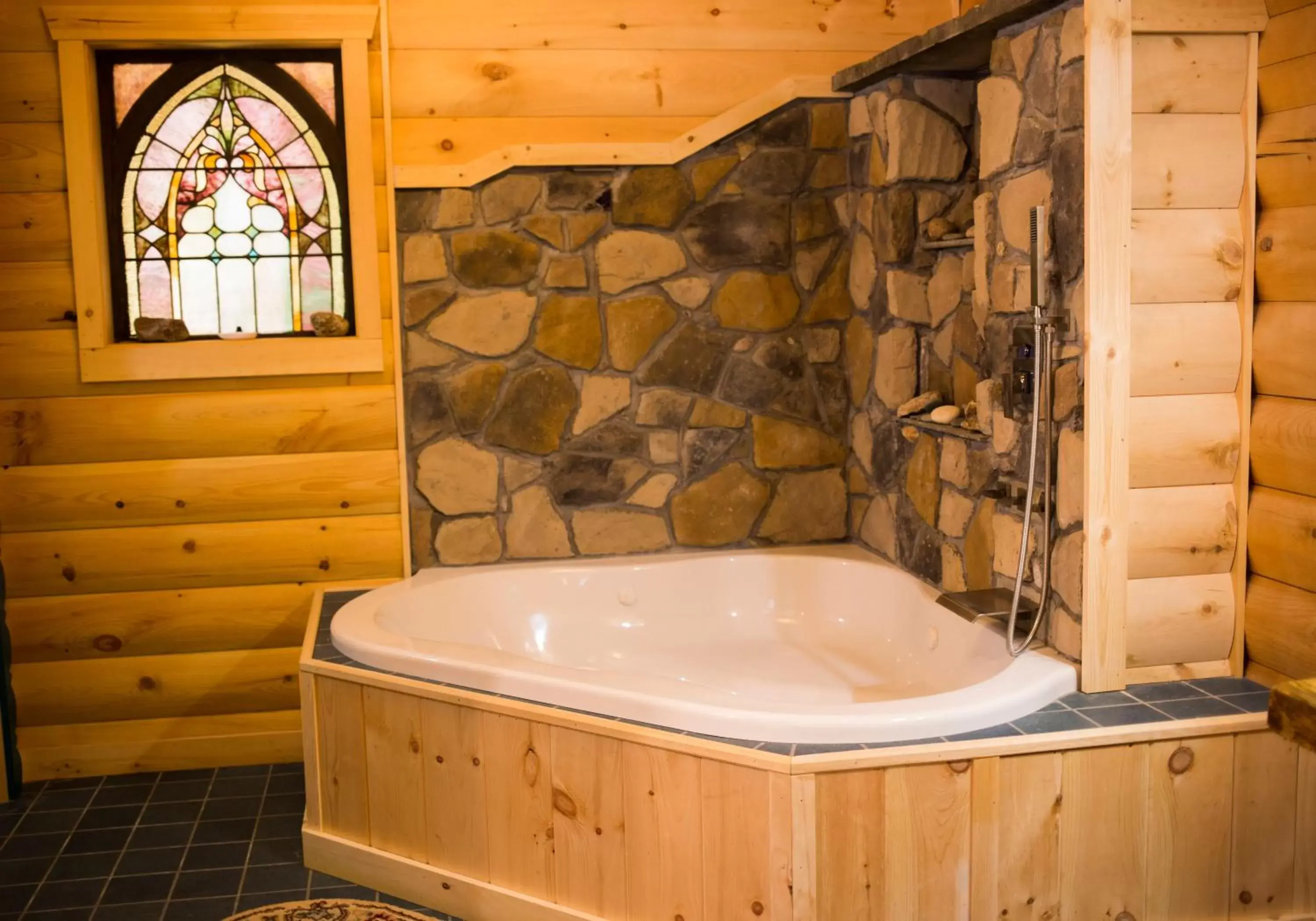 Bathroom in Log Country Inn Bed and Breakfast of Ithaca