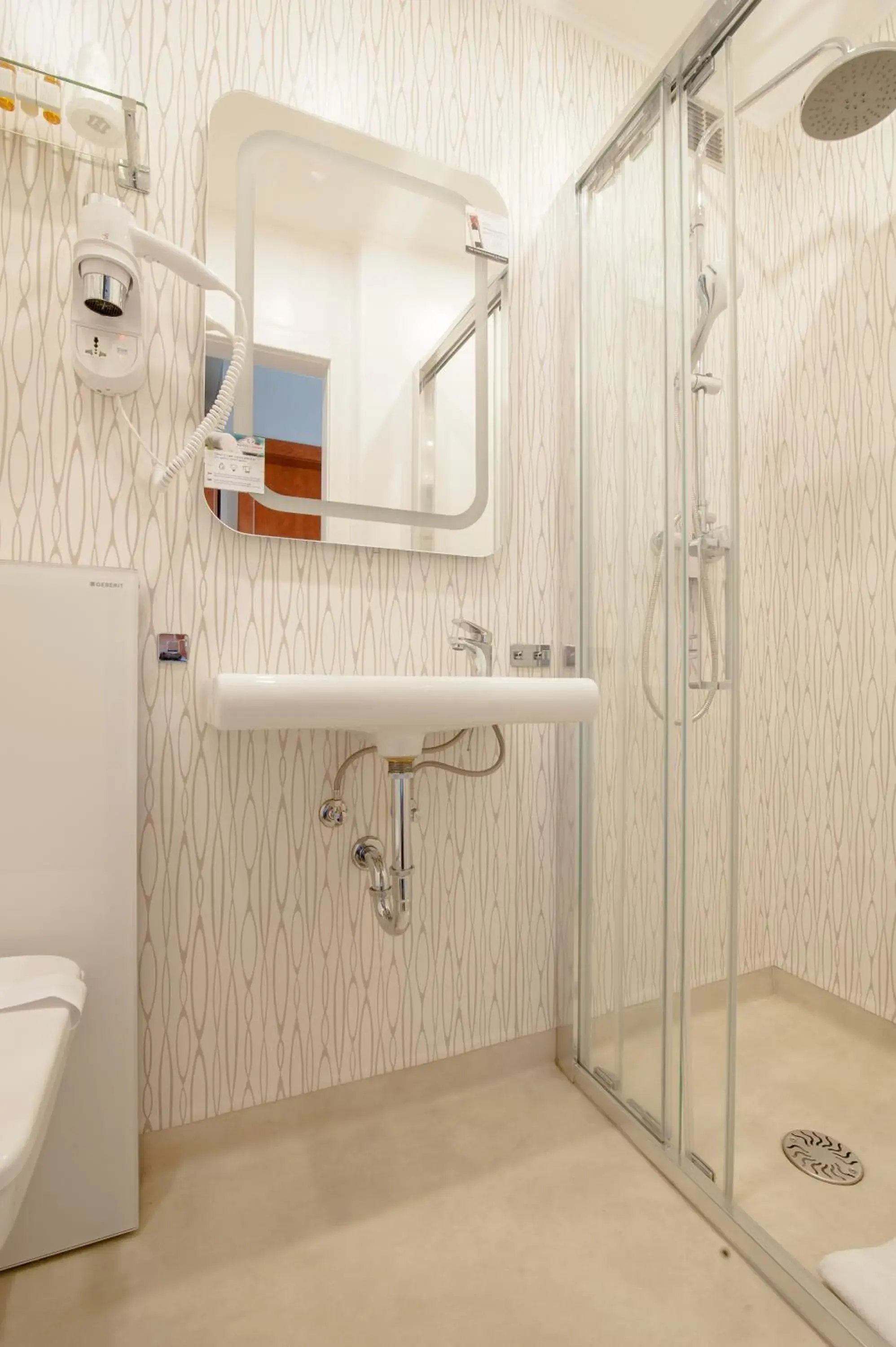 Shower, Bathroom in Hotel Diament Ustron