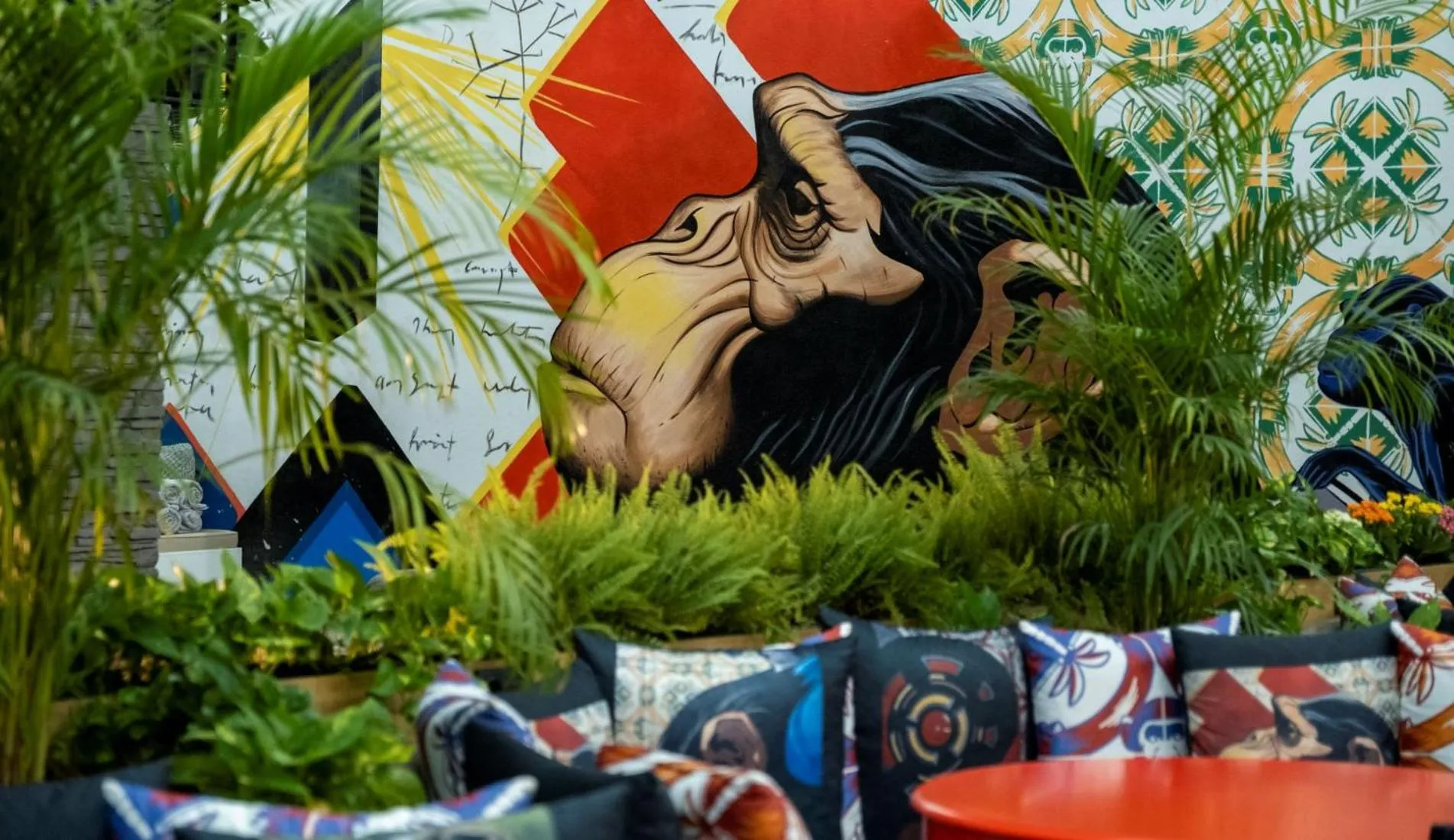 Restaurant/places to eat in Lucky Monkey Hotel