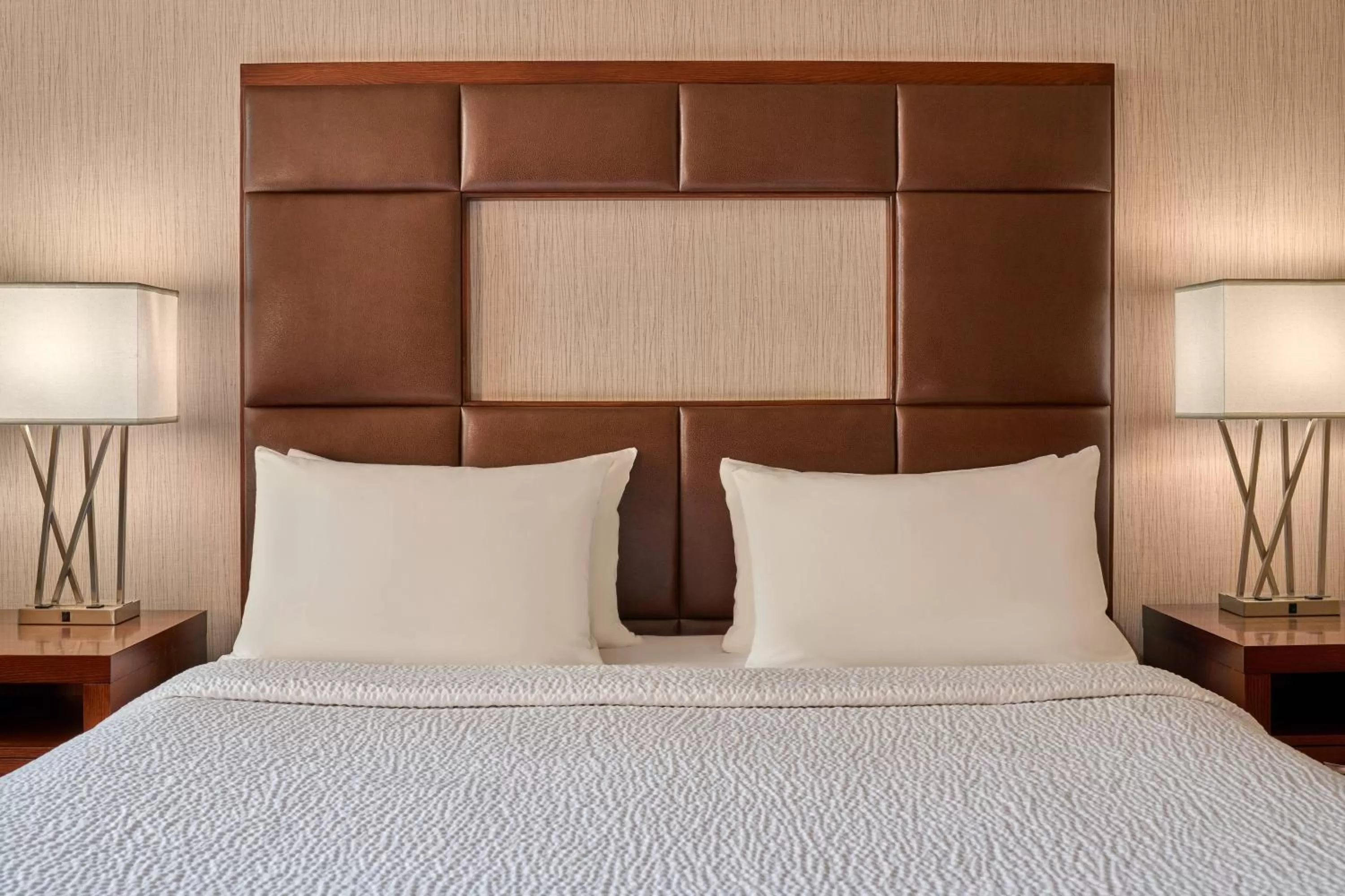 Standard King Room with Adapted Tub - Mobility Accessible in Courtyard by Marriott Denver Downtown