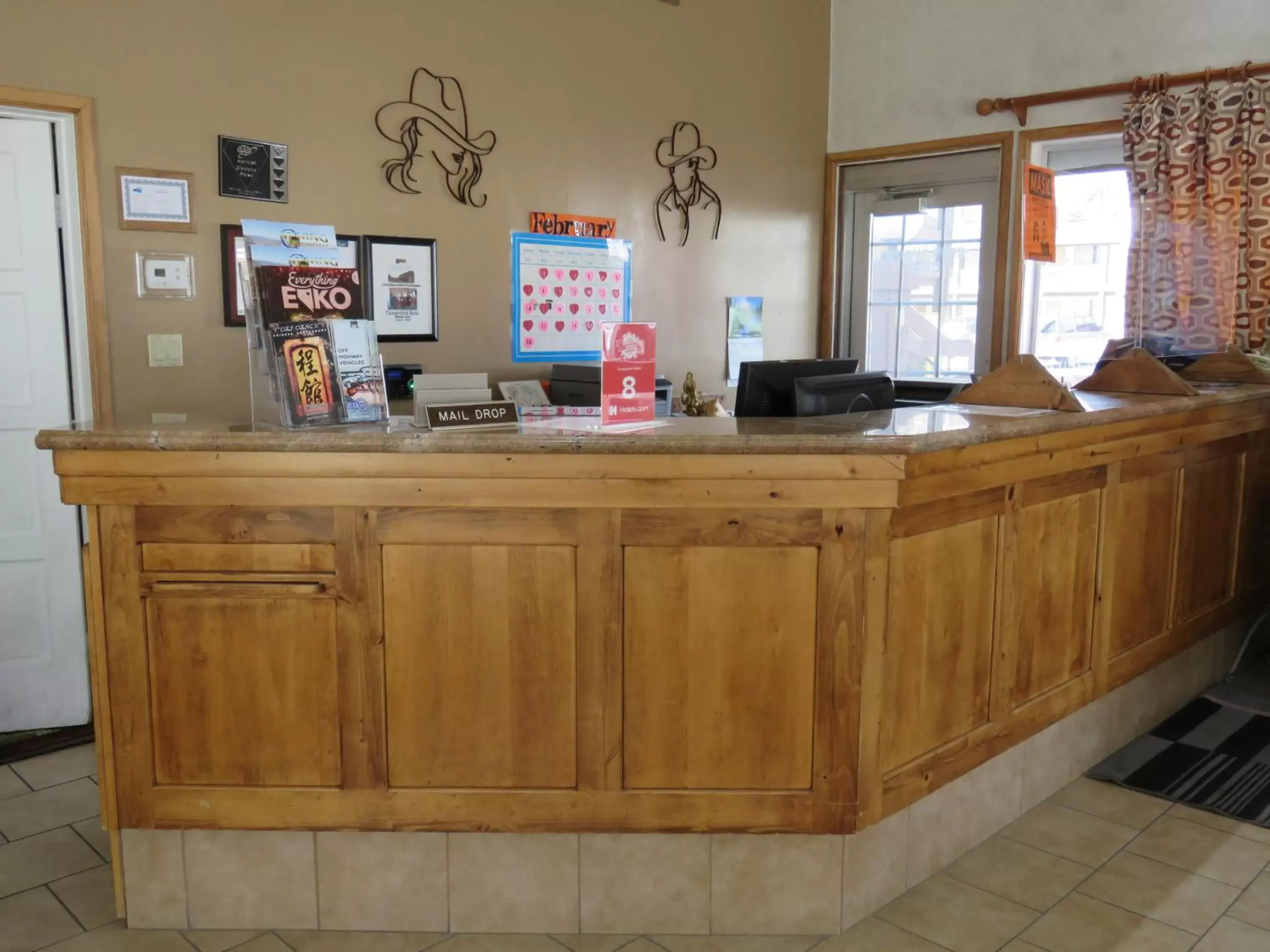 Lobby or reception, Lobby/Reception in Thunderbird Motel