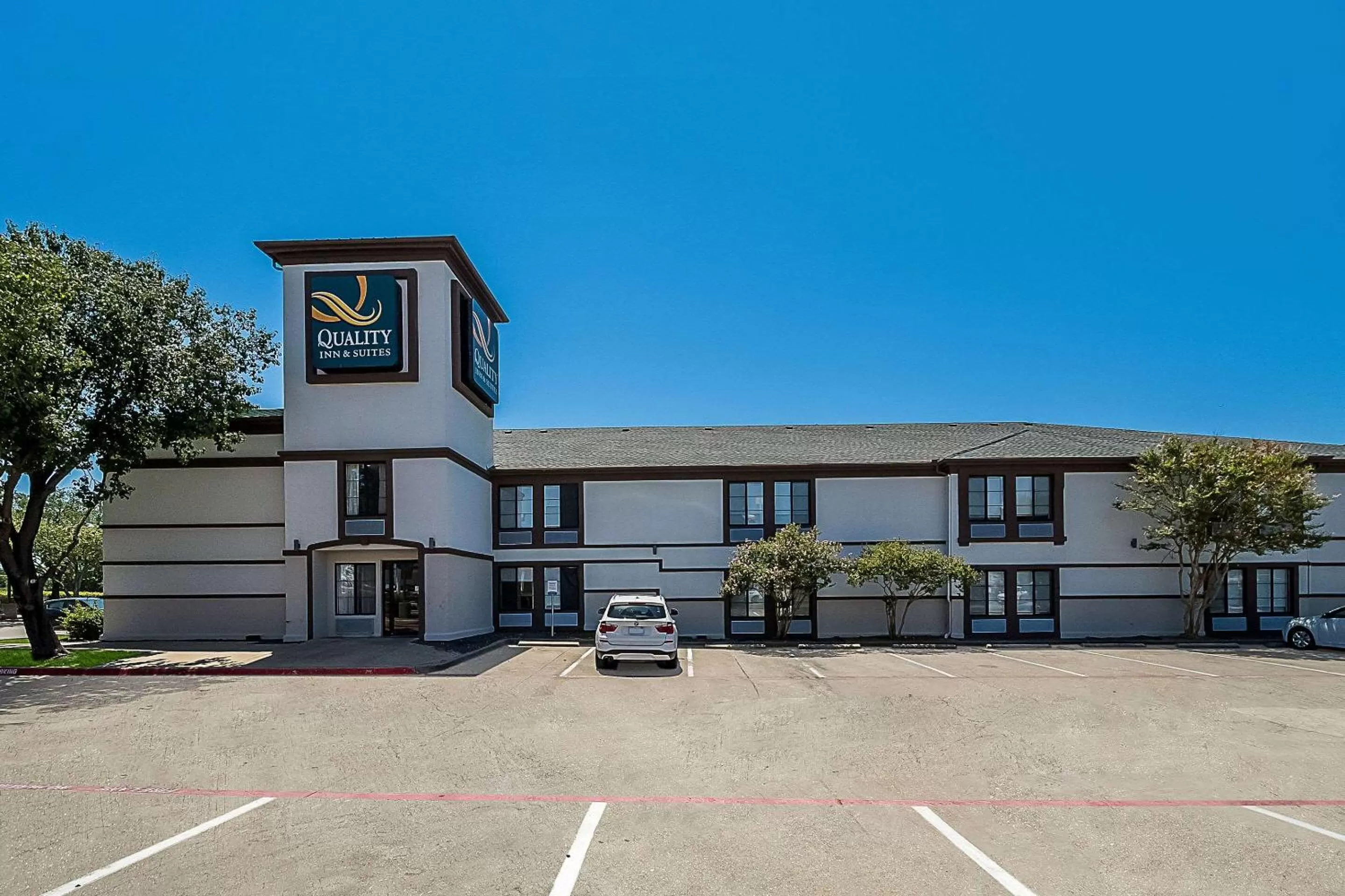 Property building in Quality Inn & Suites Irving DFW Airport South