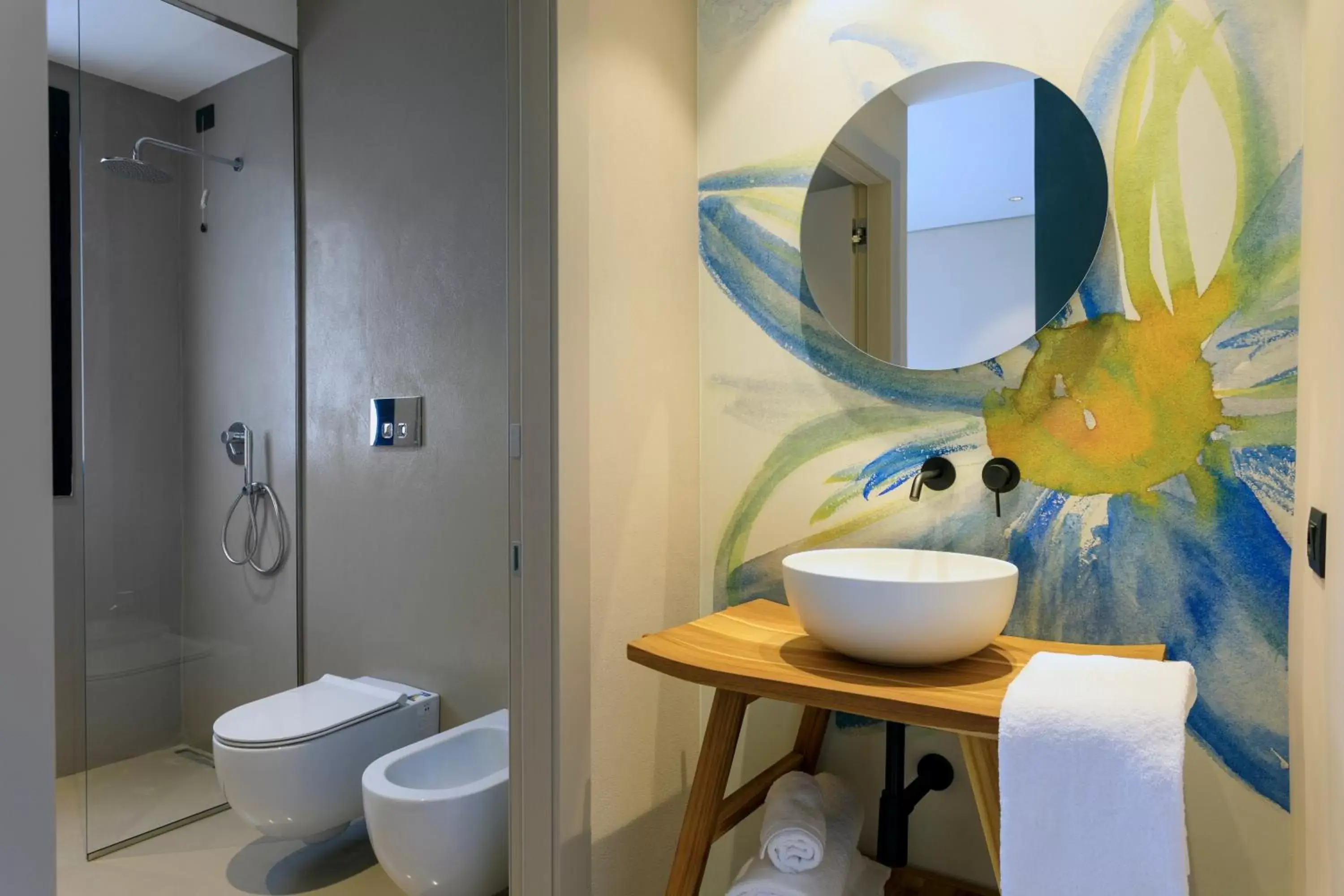 Shower, Bathroom in Ollen apartments