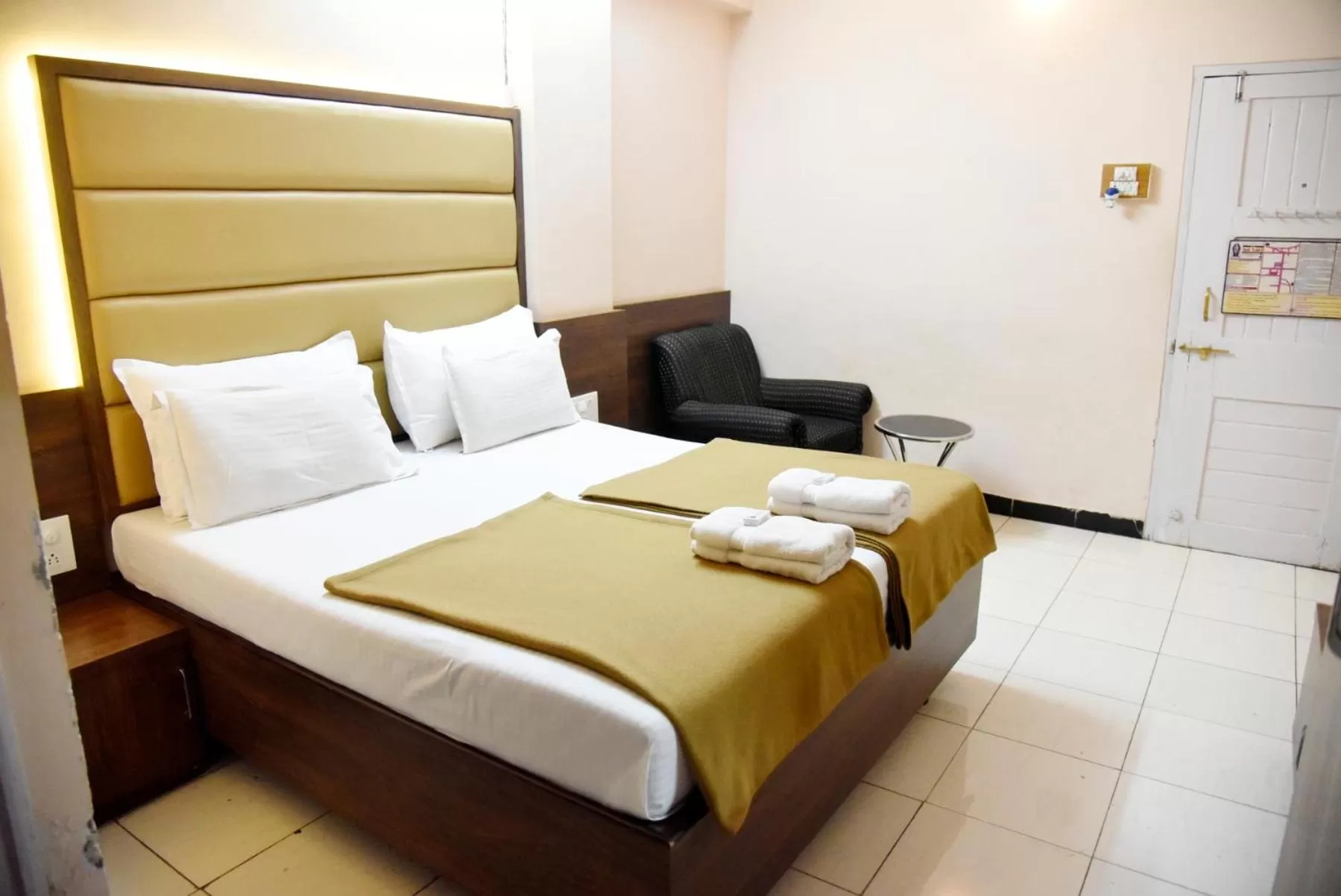 Bedroom, Bed in Hotel Sai Yatri