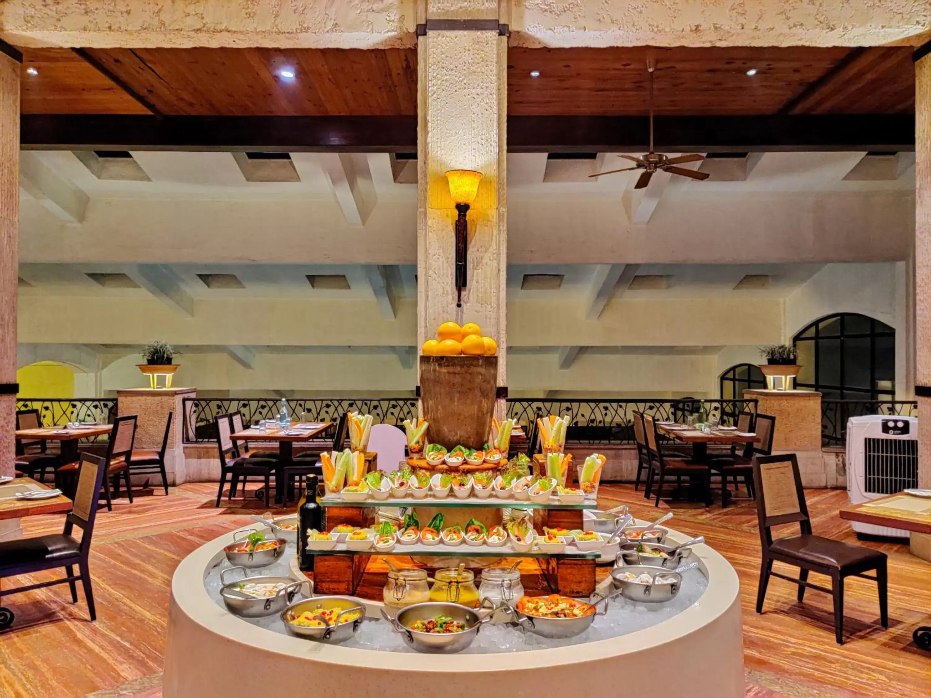 Restaurant/places to eat in Fariyas Resort Lonavala