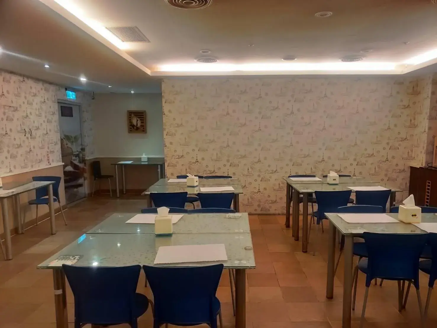 Restaurant/Places to Eat in Discovery Motel - Nangang