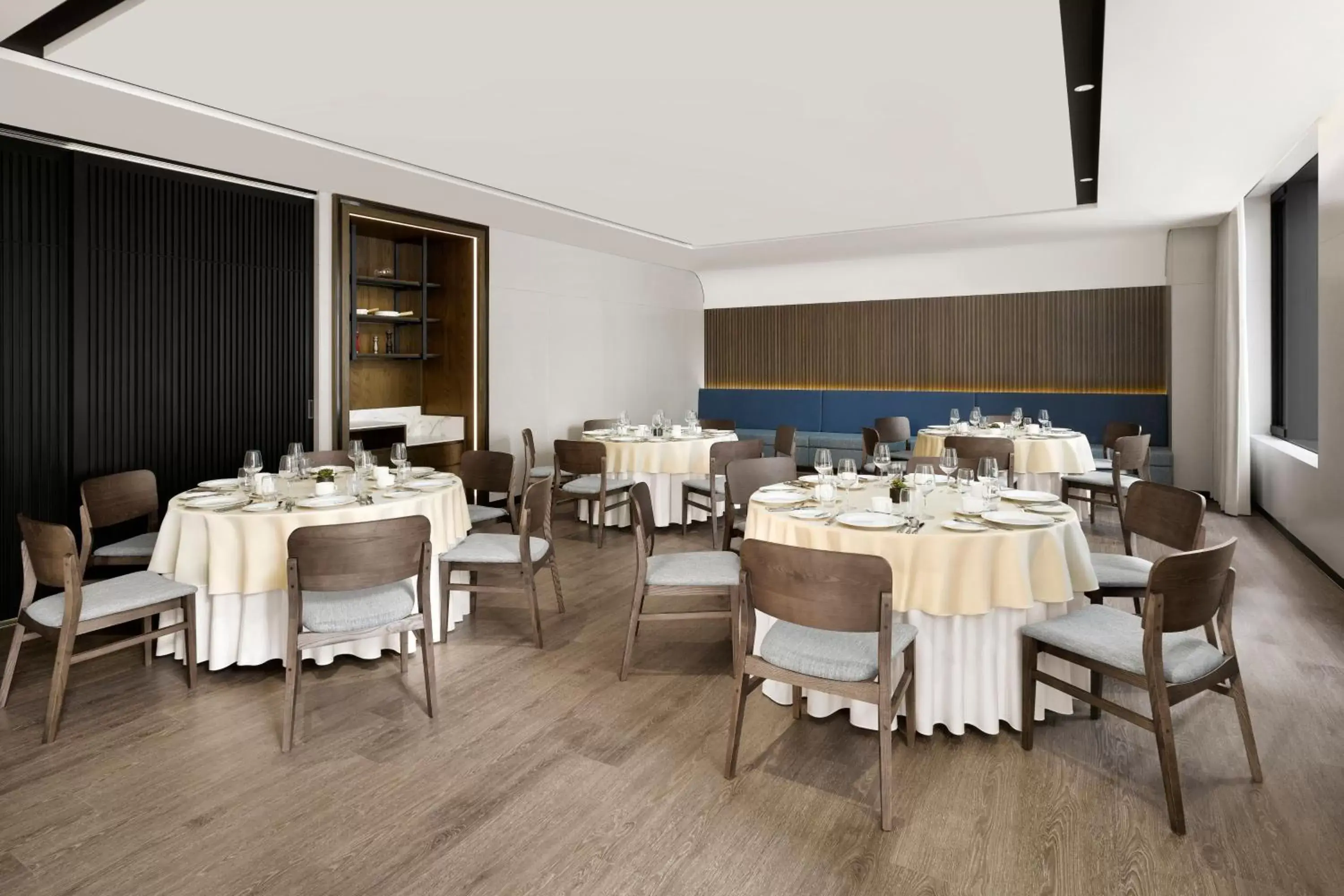 Meeting/conference room, Restaurant/Places to Eat in AC Hotel by Marriott Seoul Gangnam