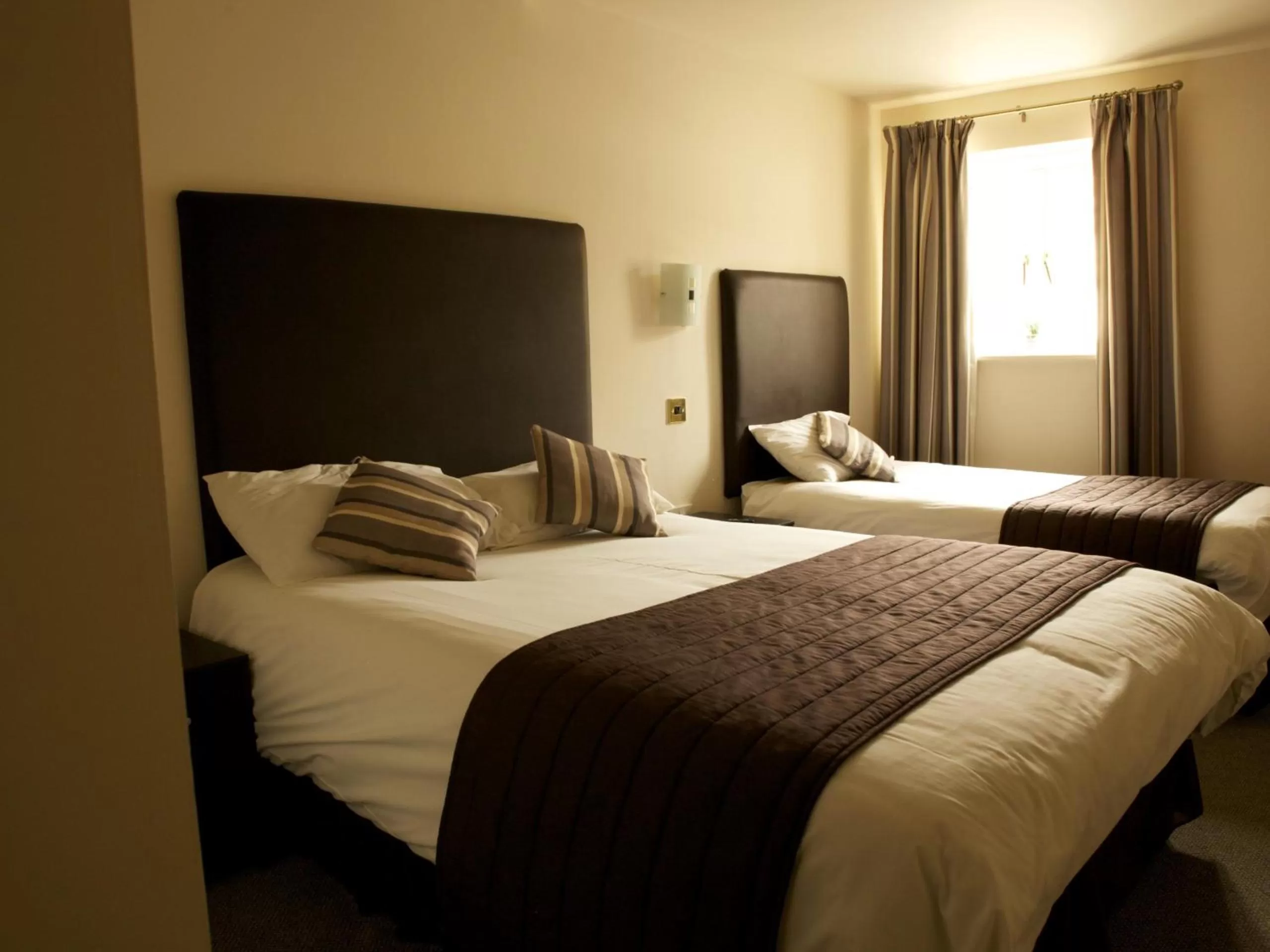 Bedroom, Bed in The Green Room