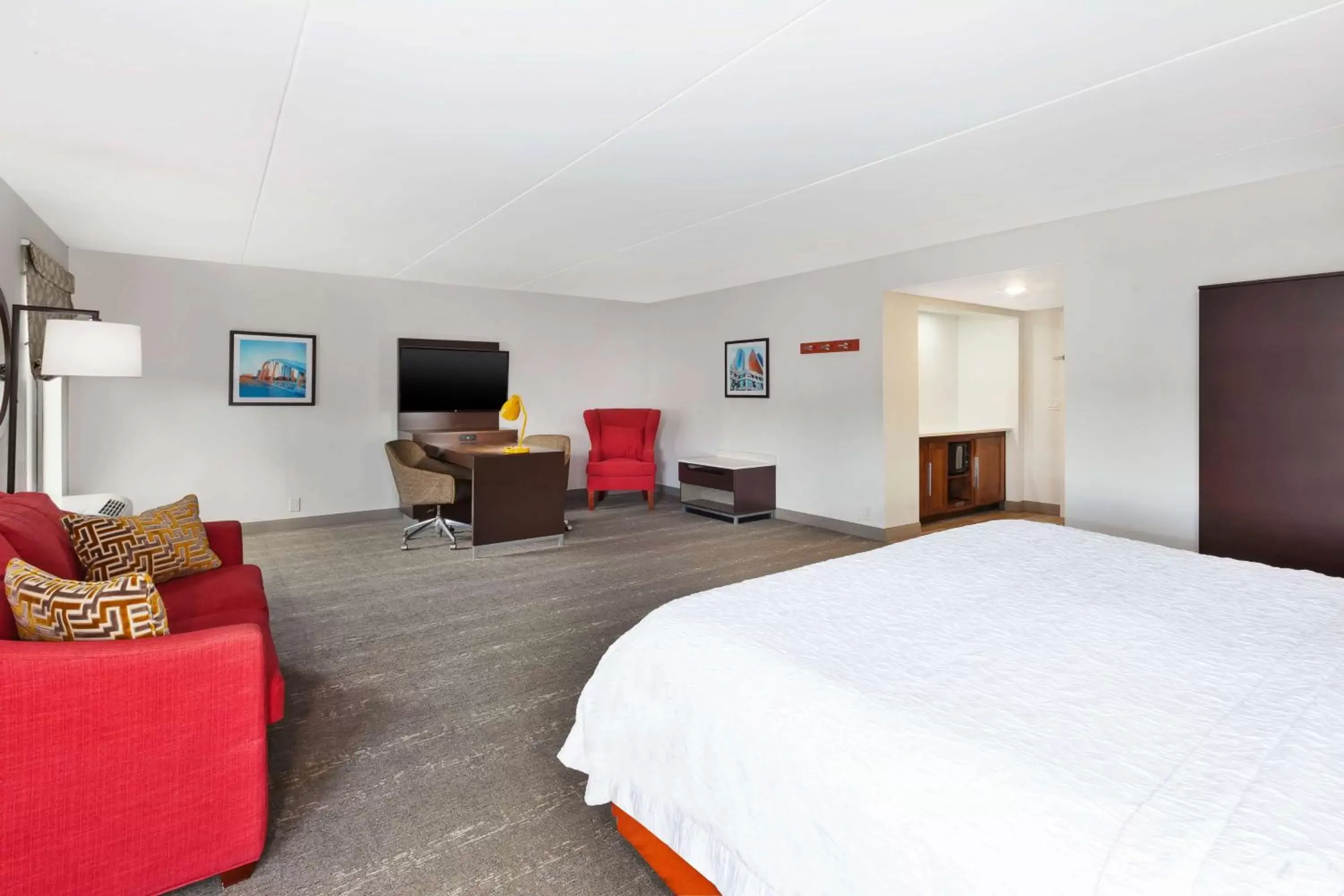 Bedroom, Bed in Hampton Inn Columbus/Delaware I-71 North Bedroom, Bed in Hampton Inn Columbus/Delaware I-71 North