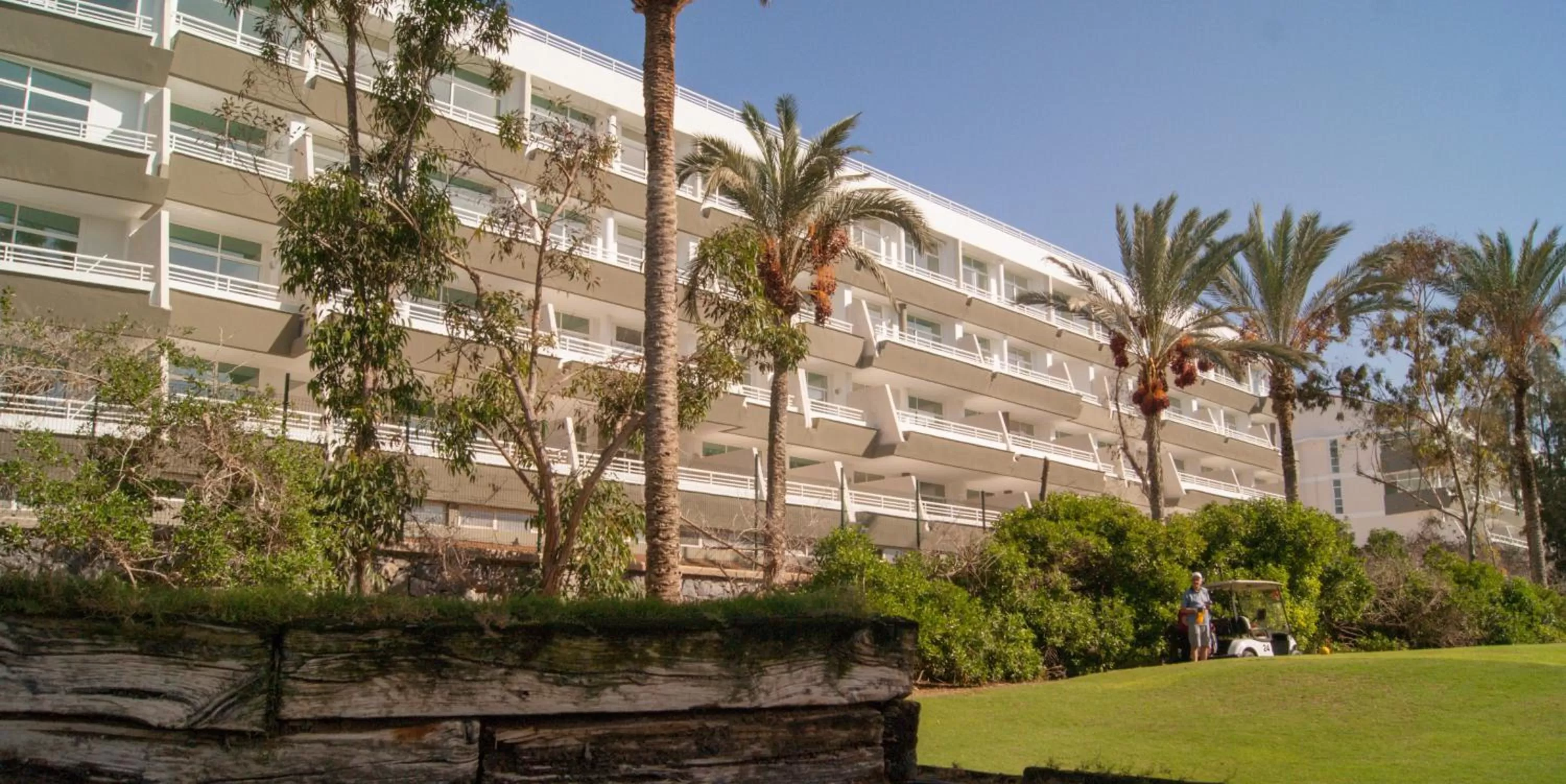 Property building in Gara Suites Golf & Spa
