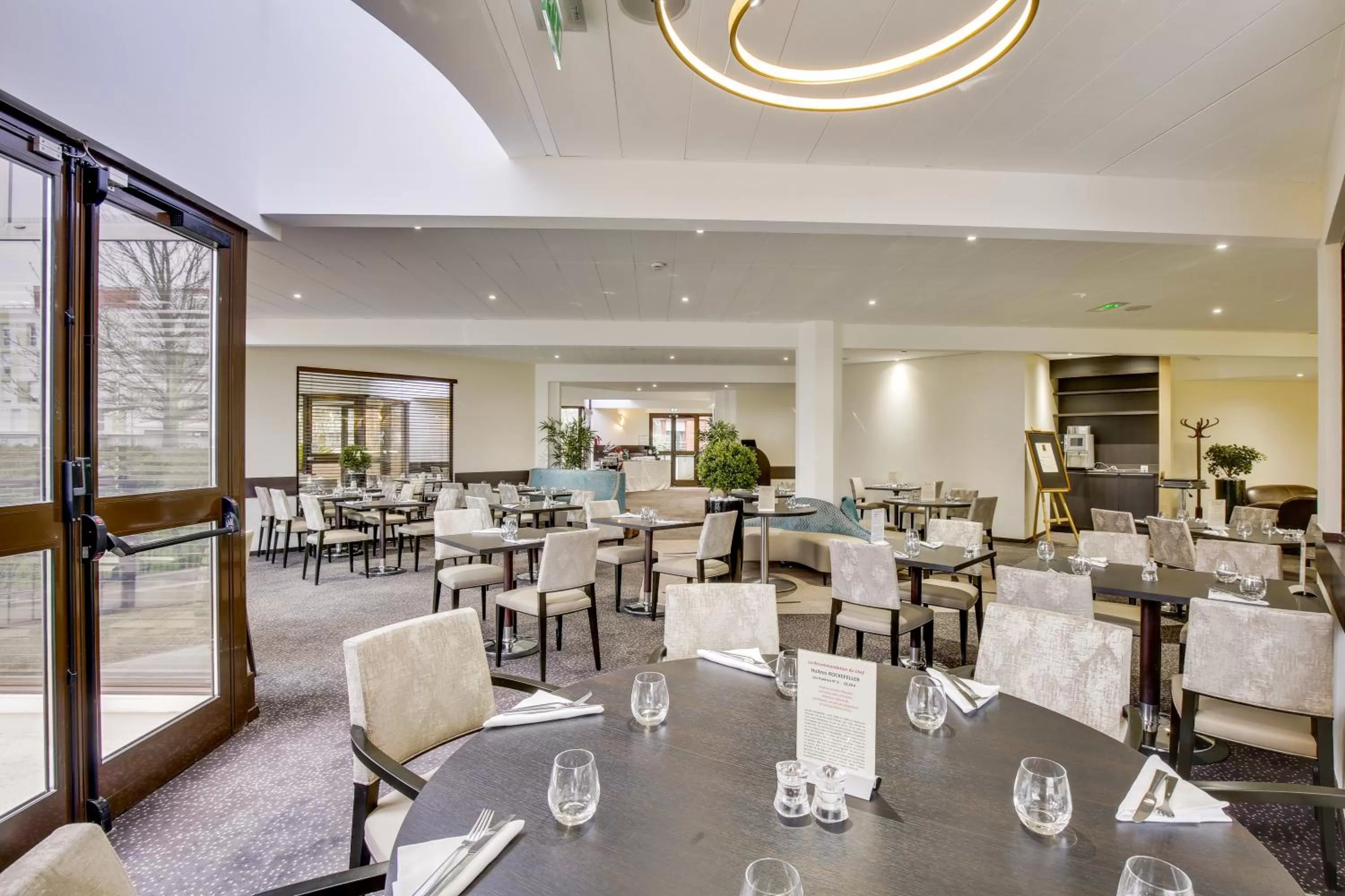 Restaurant/places to eat in Mercure Maurepas Saint Quentin