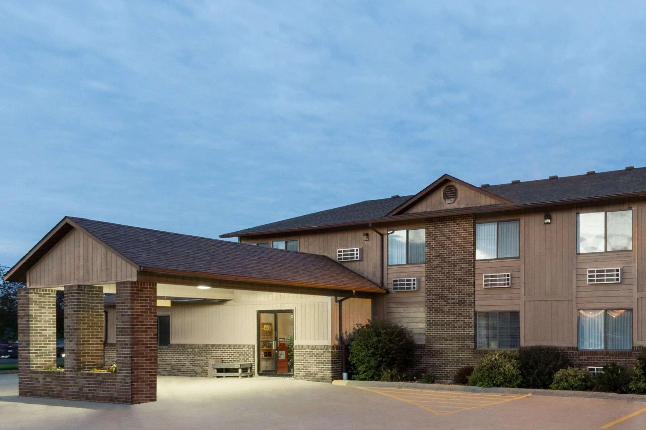 Property building in Super 8 by Wyndham Dewitt