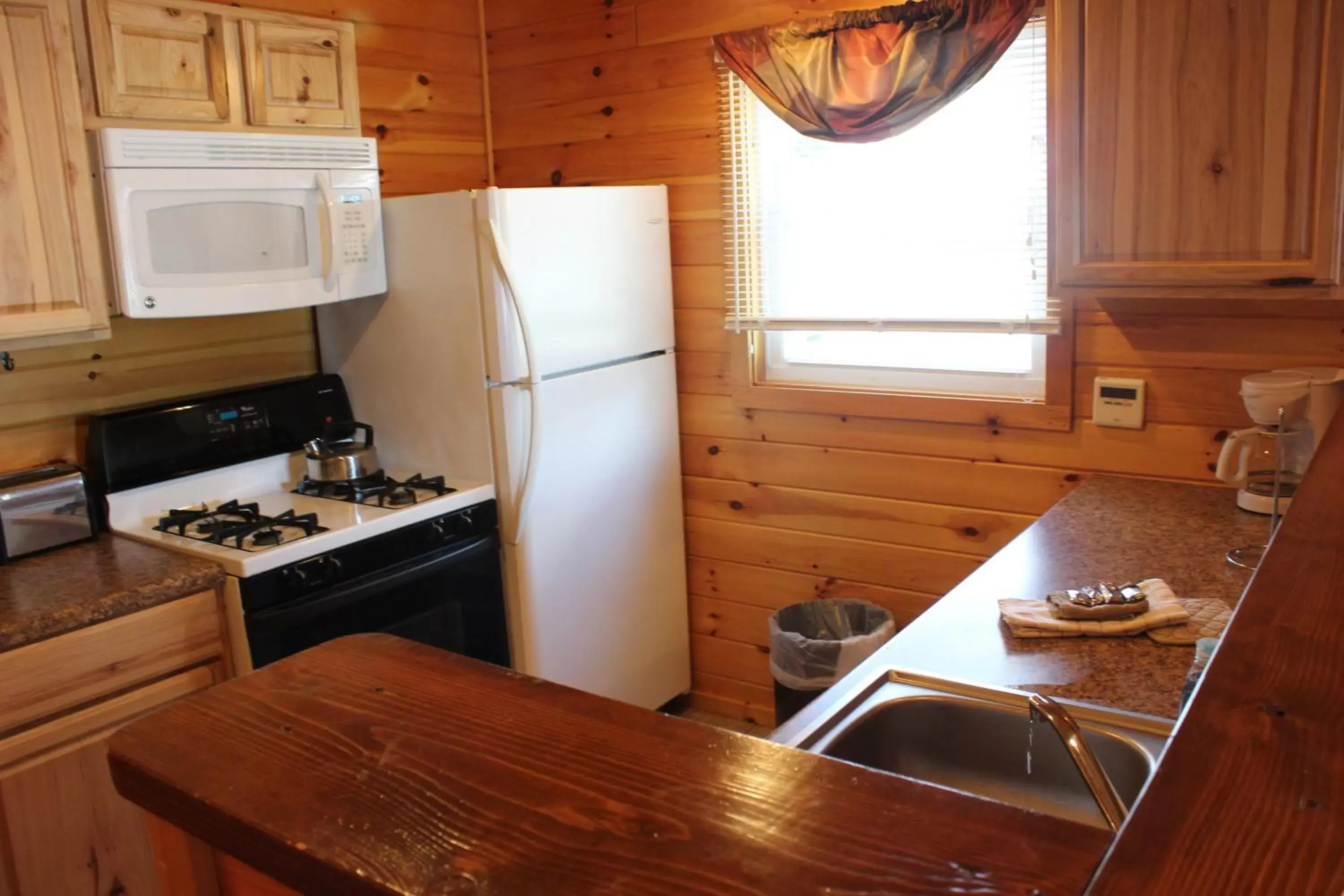 Kitchen or kitchenette, Kitchen/Kitchenette in Blue Lagoon Resort