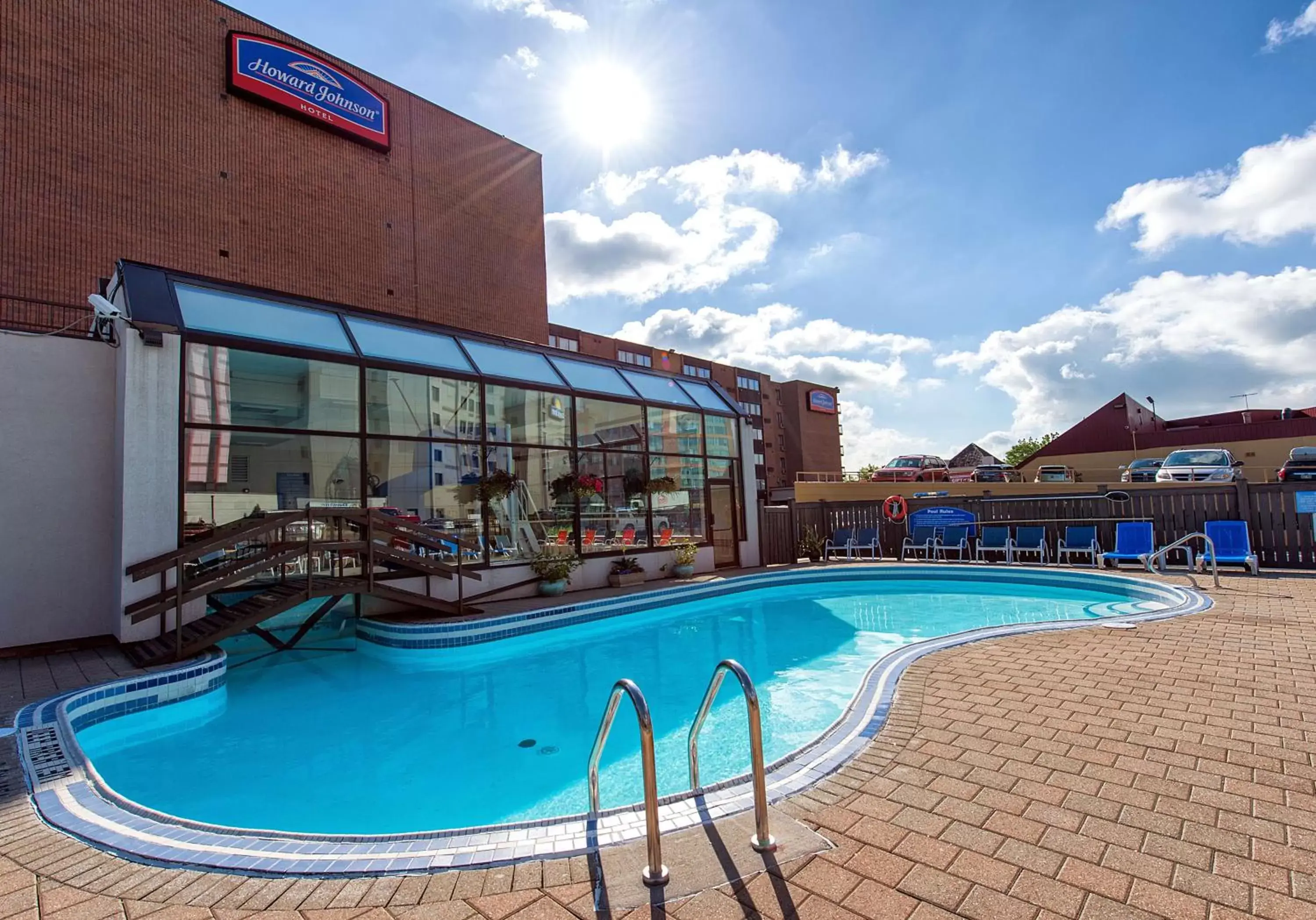 Pool view, Swimming Pool in Howard Johnson Plaza by Wyndham by the Falls Niagara Falls