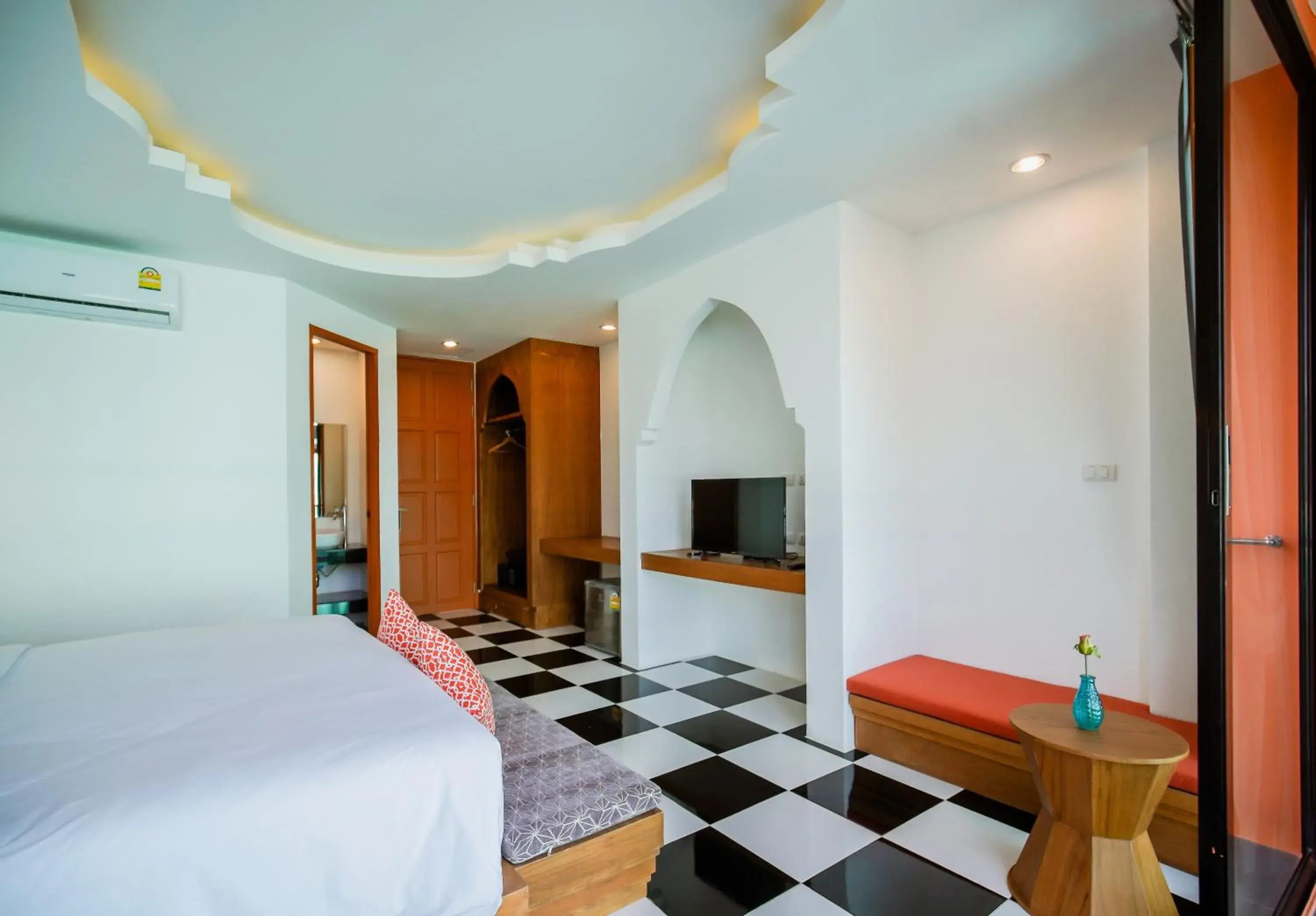 Photo of the whole room, Bed in Khaleej Mass Hotel Patong Photo of the whole room, Bed in Khaleej Mass Hotel Patong