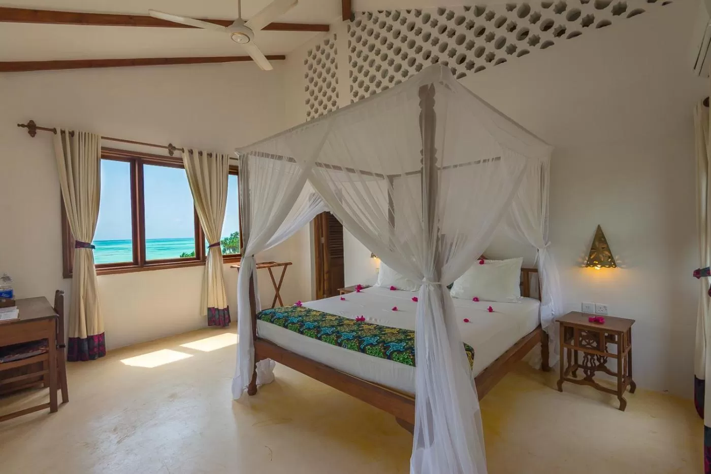 Photo of the whole room, Bed in Warere Beach