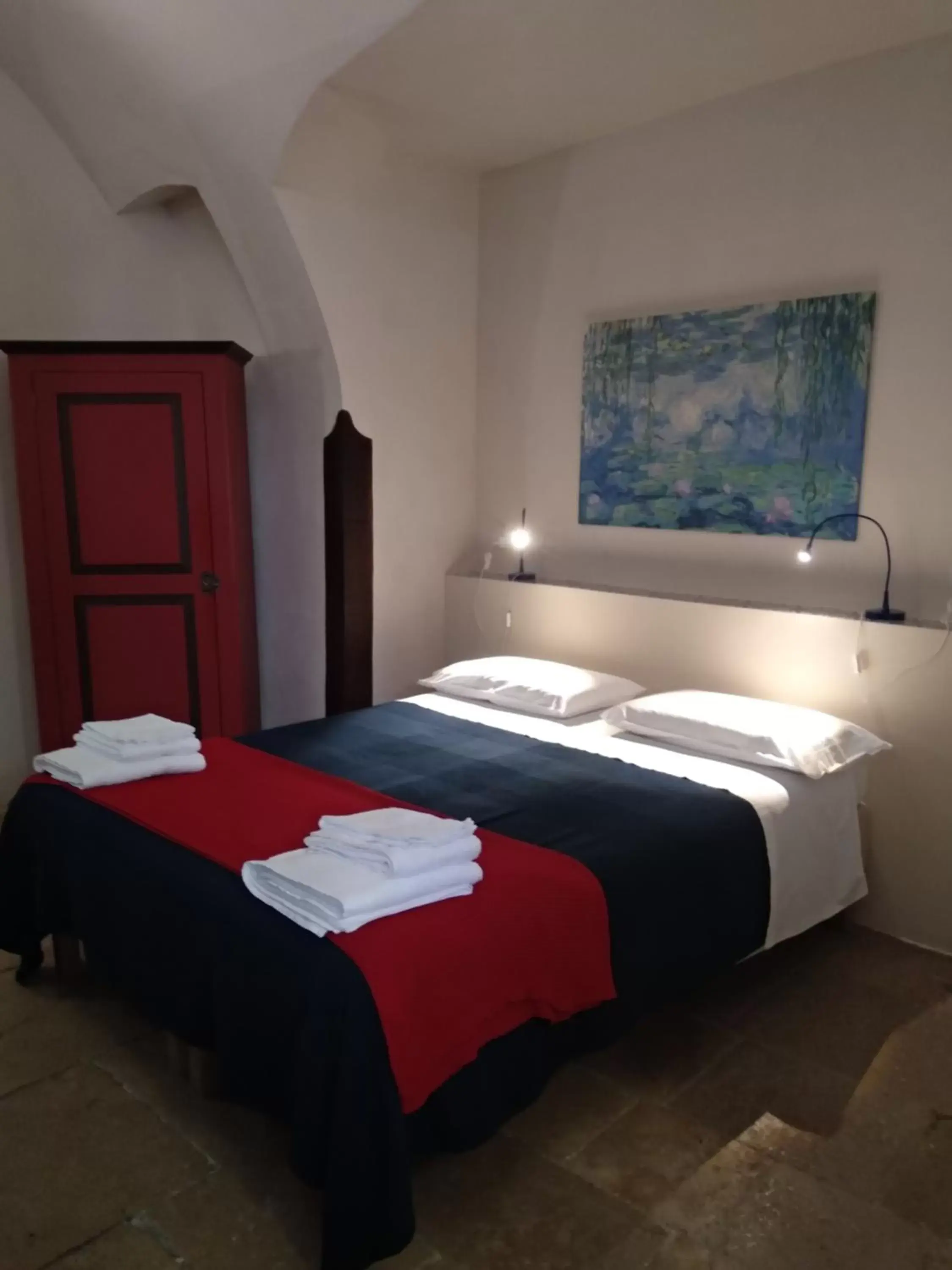 Bed in Palazzo Rossi suite