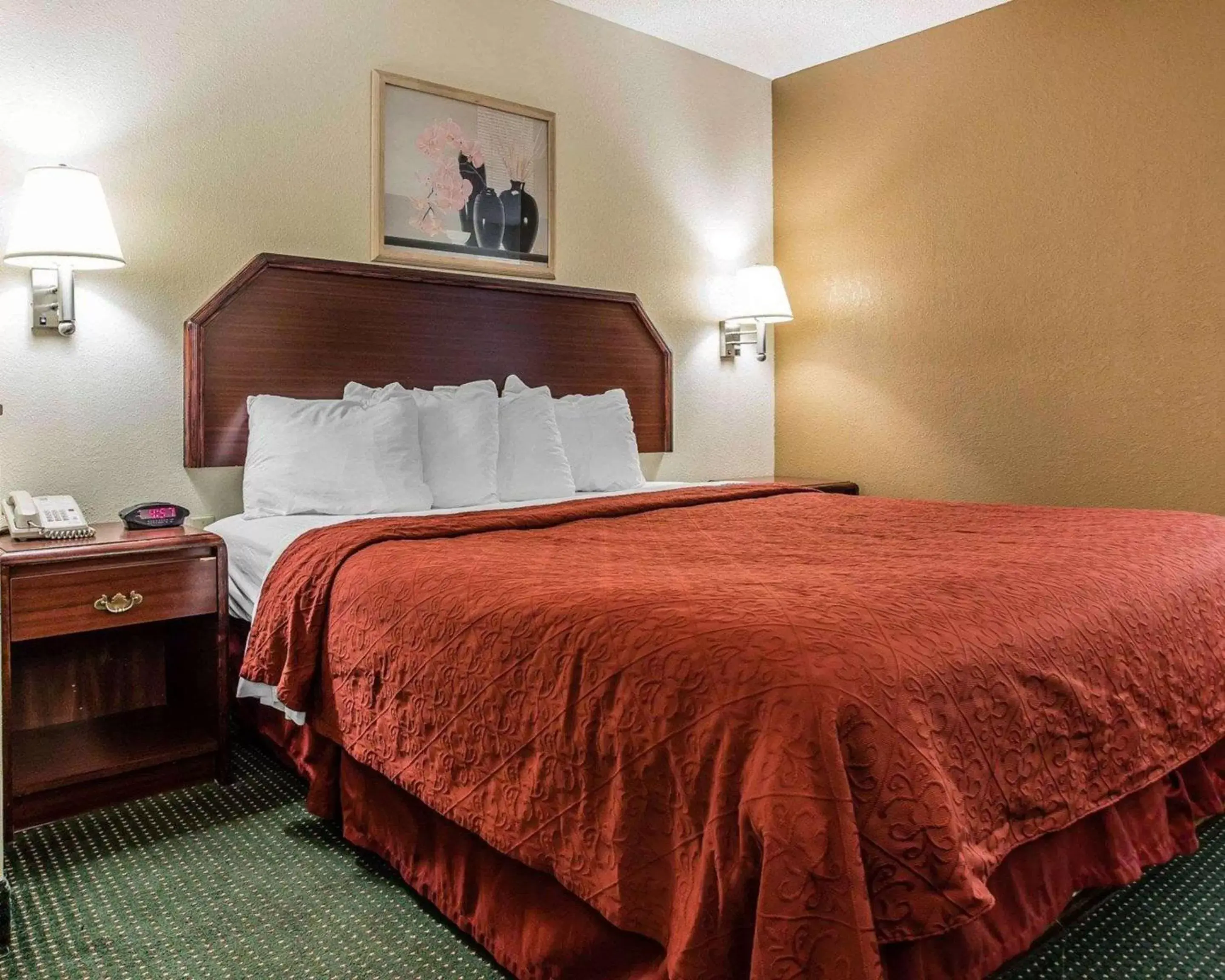 Photo of the whole room, Bed in Quality Inn & Suites Stockbridge Atlanta South I-75