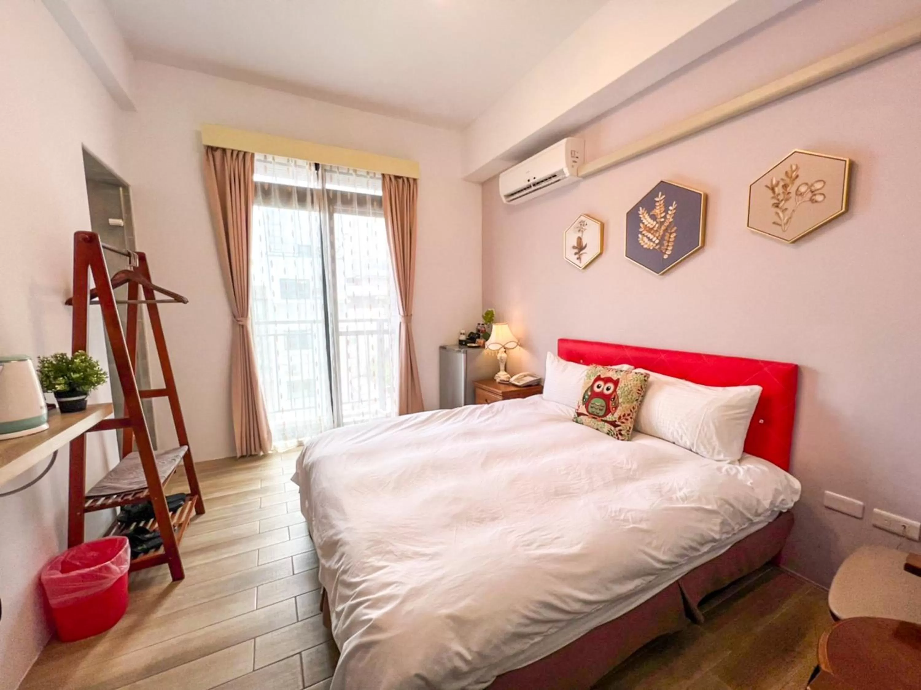 Decorative detail, Bed in Jinguann B&B