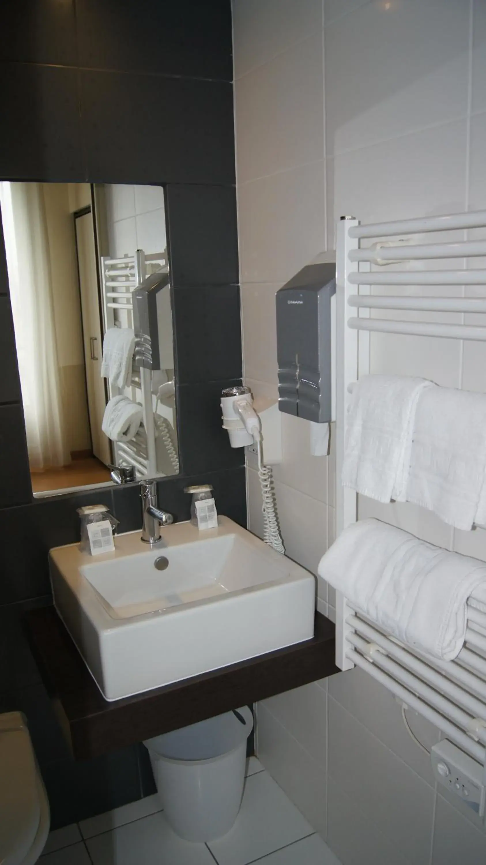 Bathroom in Hotel De La Rade
