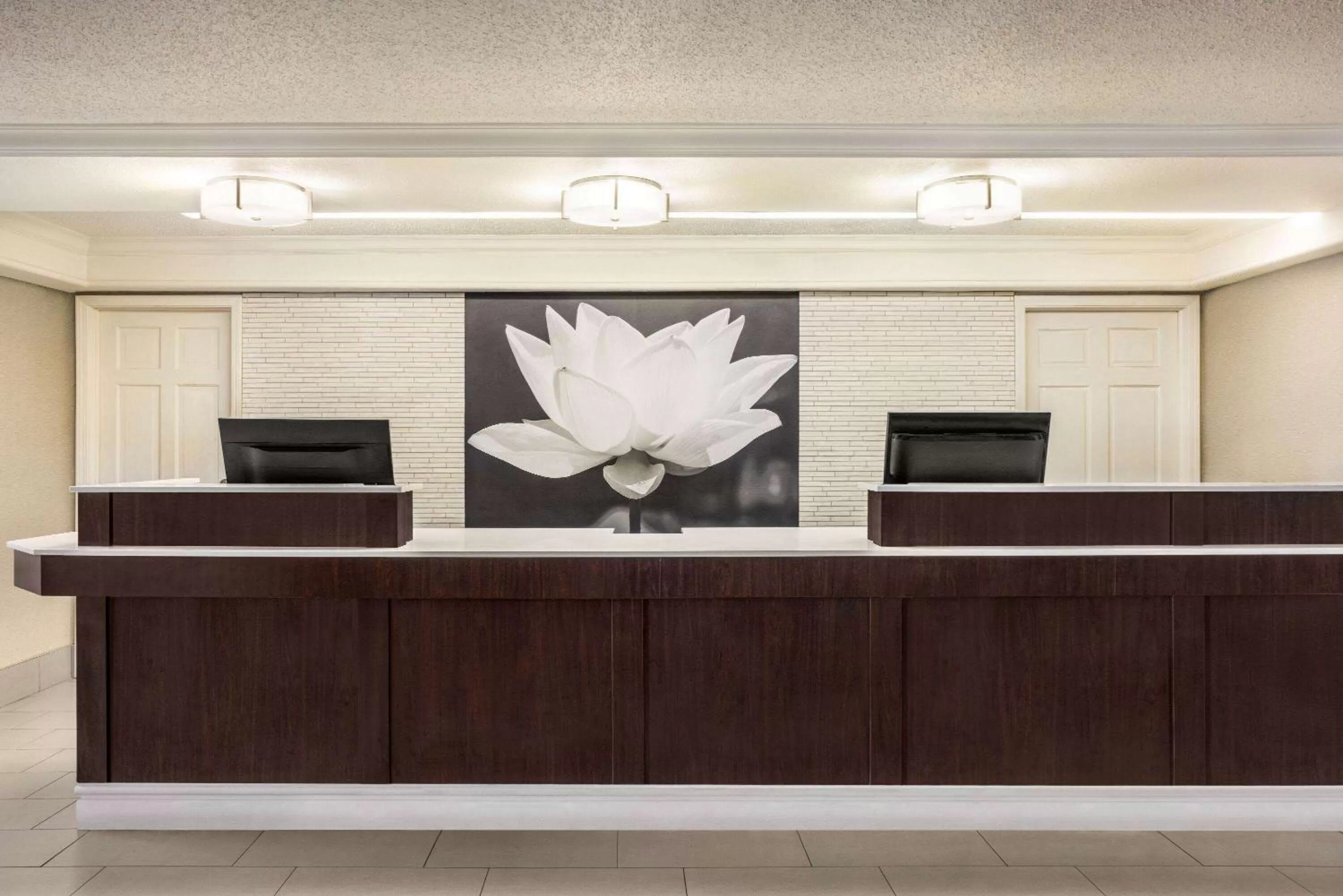 Lobby or reception in La Quinta Inn by Wyndham San Antonio I-35 N at Toepperwein