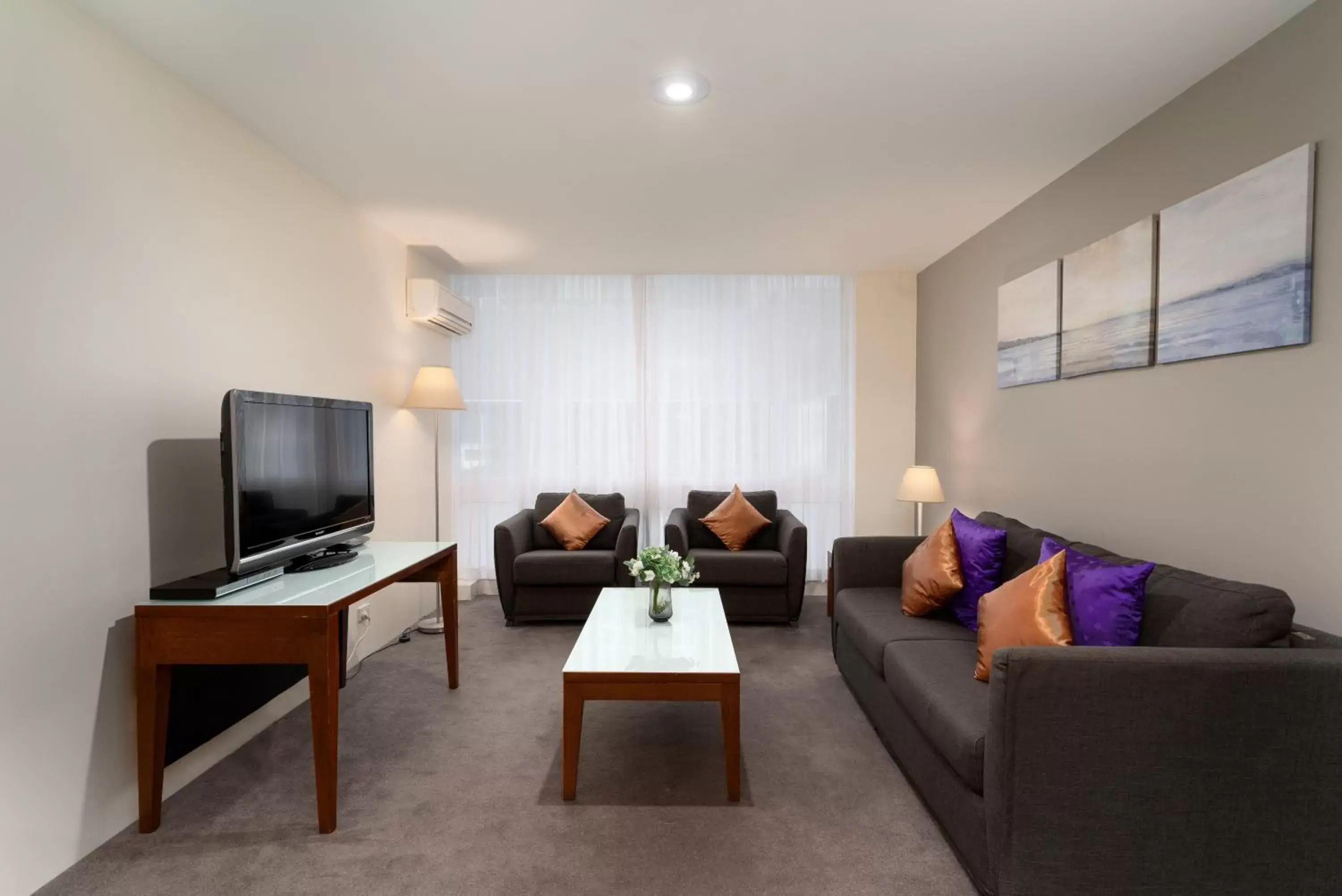 Living room, Seating Area in Park Regis Griffin Suites