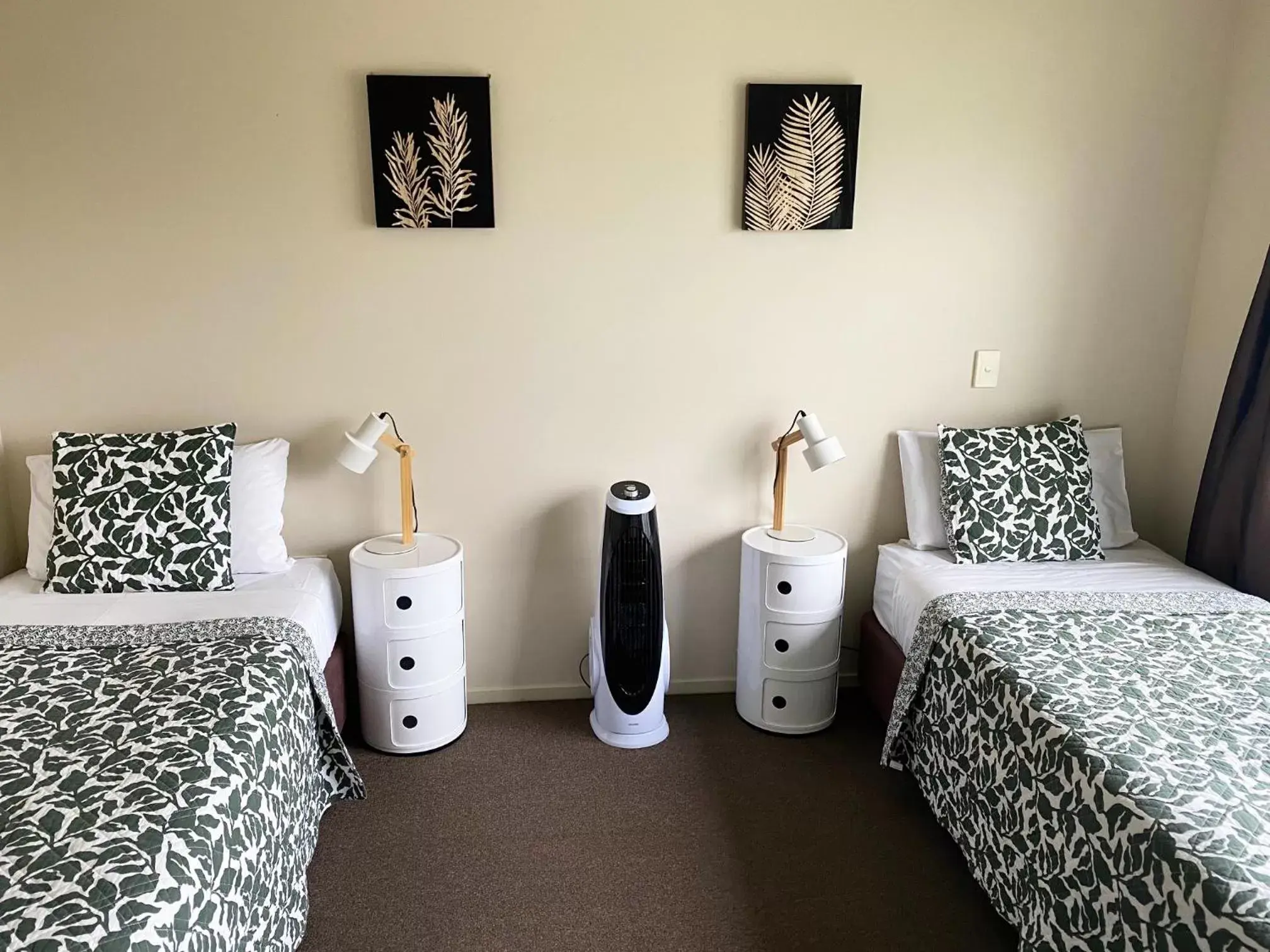 Bedroom, Bed in Alpine Lake Motel Bedroom, Bed in Alpine Lake Motel