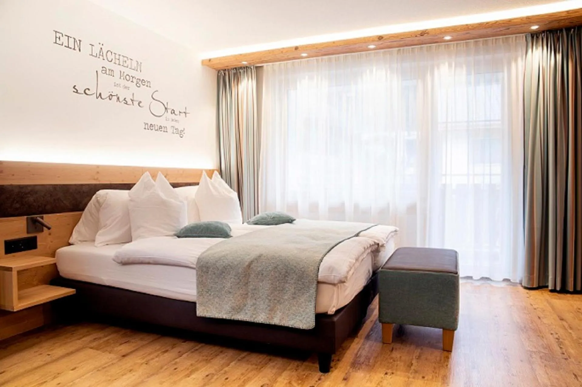 Photo of the whole room, Bed in Hotel Hemizeus & Iremia Spa