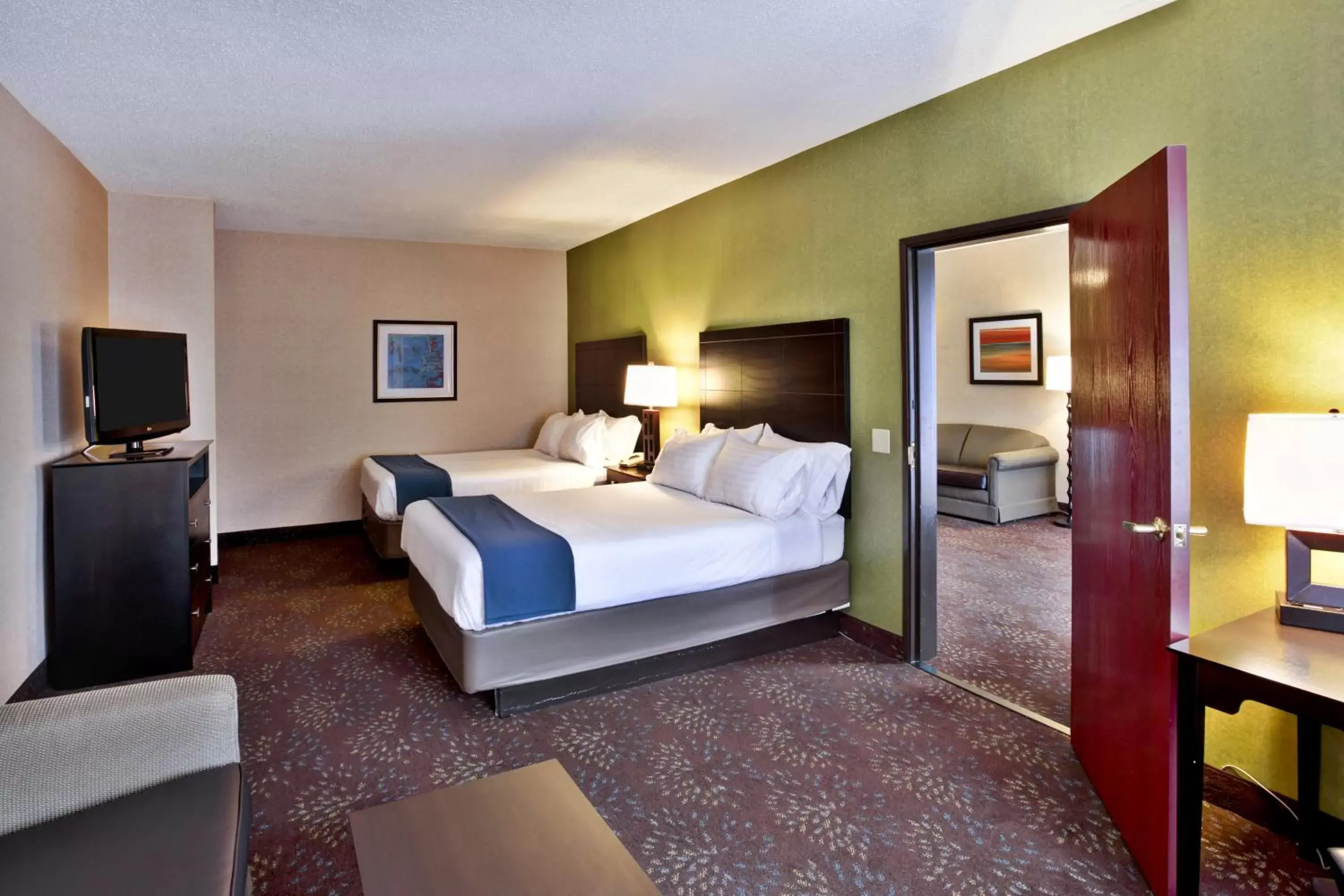 Photo of the whole room, Bed in Holiday Inn Express Hotel & Suites Woodhaven, an IHG Hotel