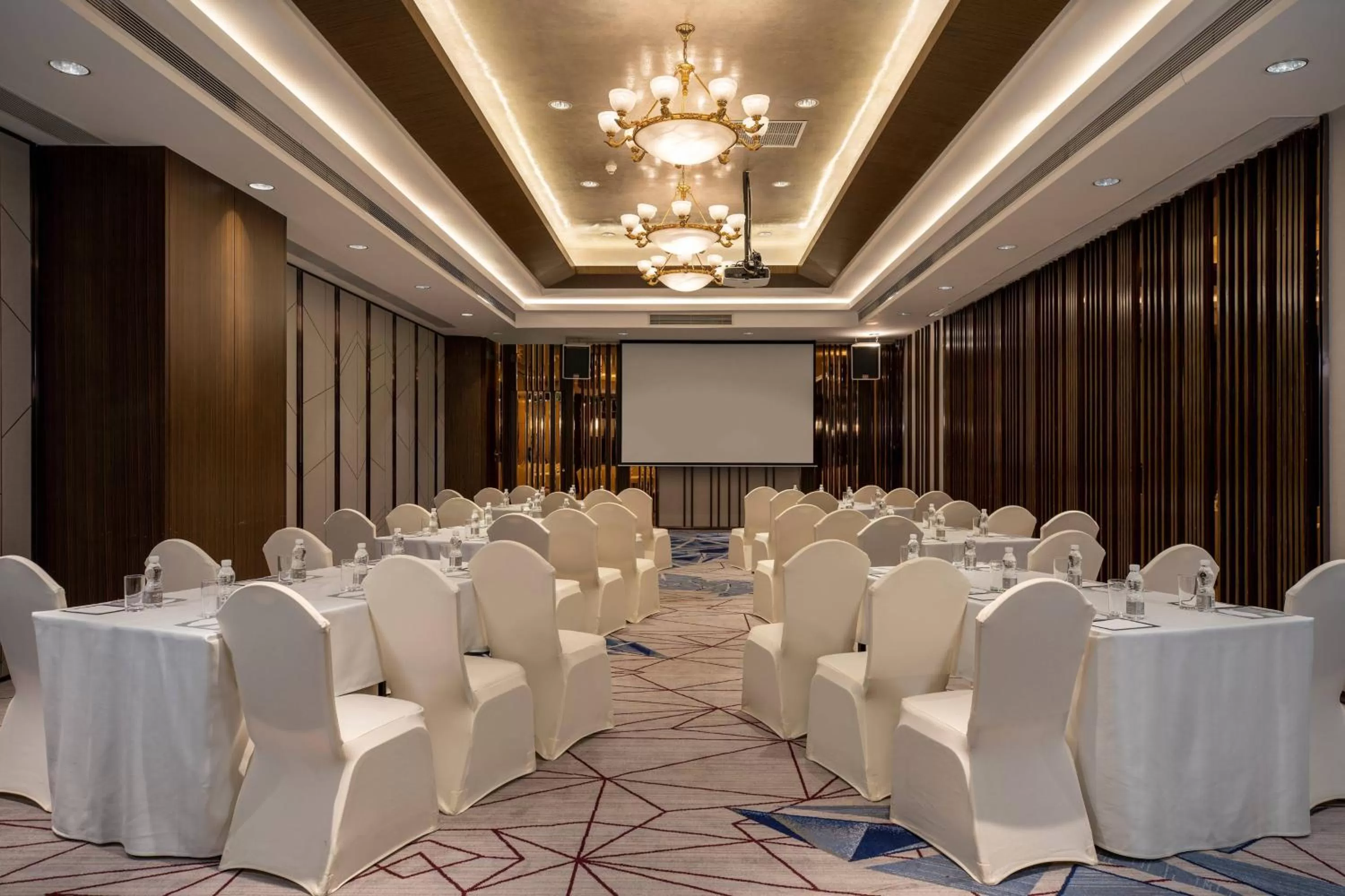 Meeting/conference room in Renaissance Shenzhen Luohu Hotel