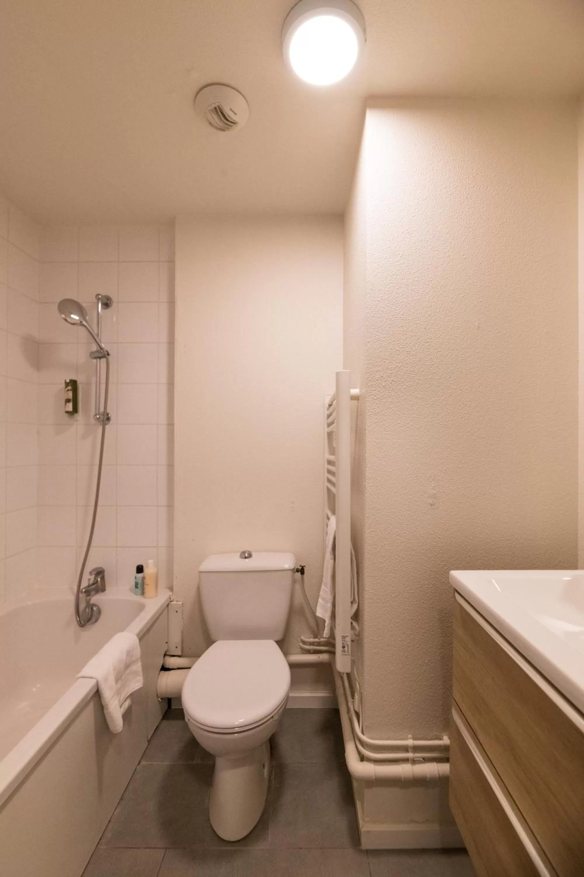 Bathroom in Cerise Valence