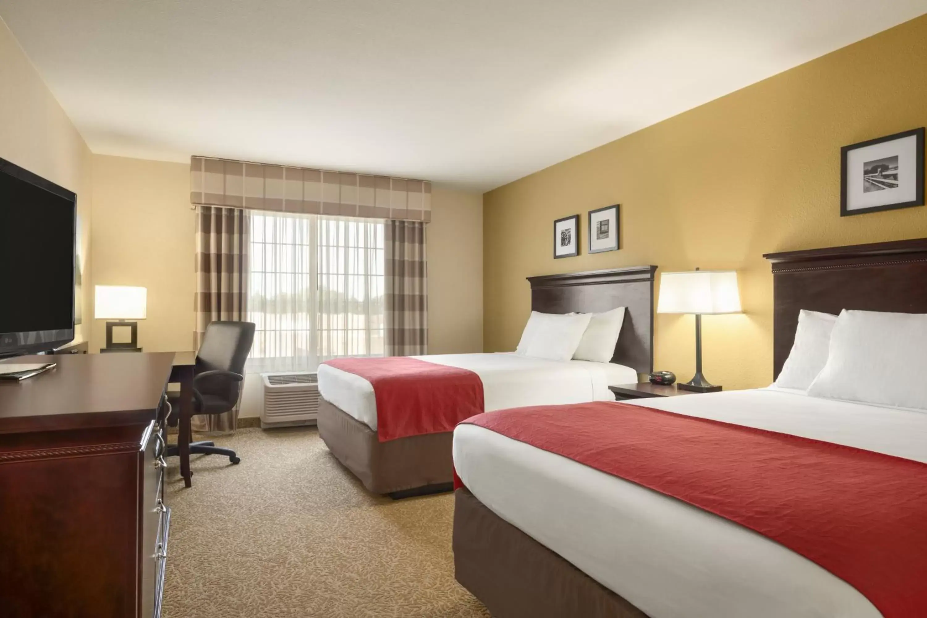 Photo of the whole room, Bed in Country Inn & Suites by Radisson, Minot, ND