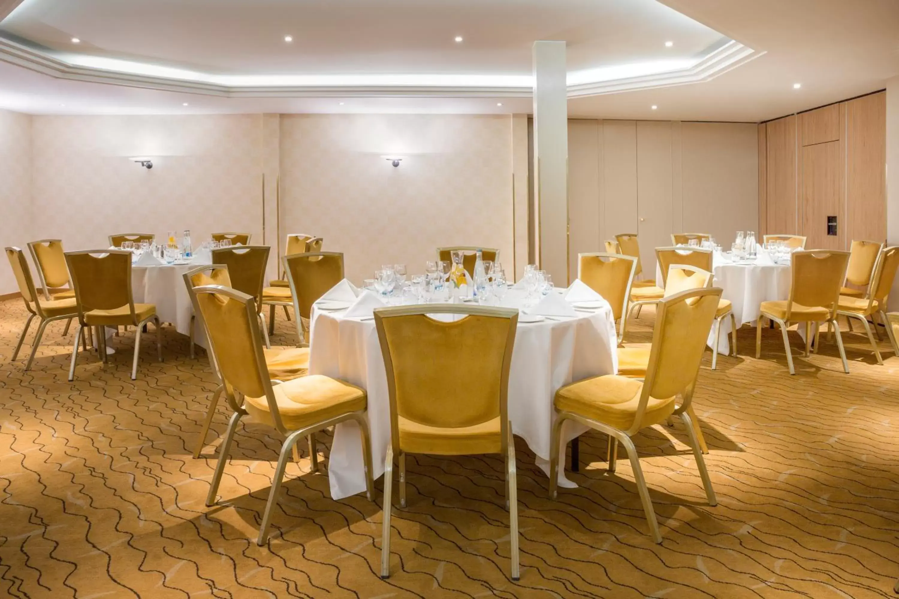 Banquet/Function facilities, Restaurant/Places to Eat in Warwick Geneva