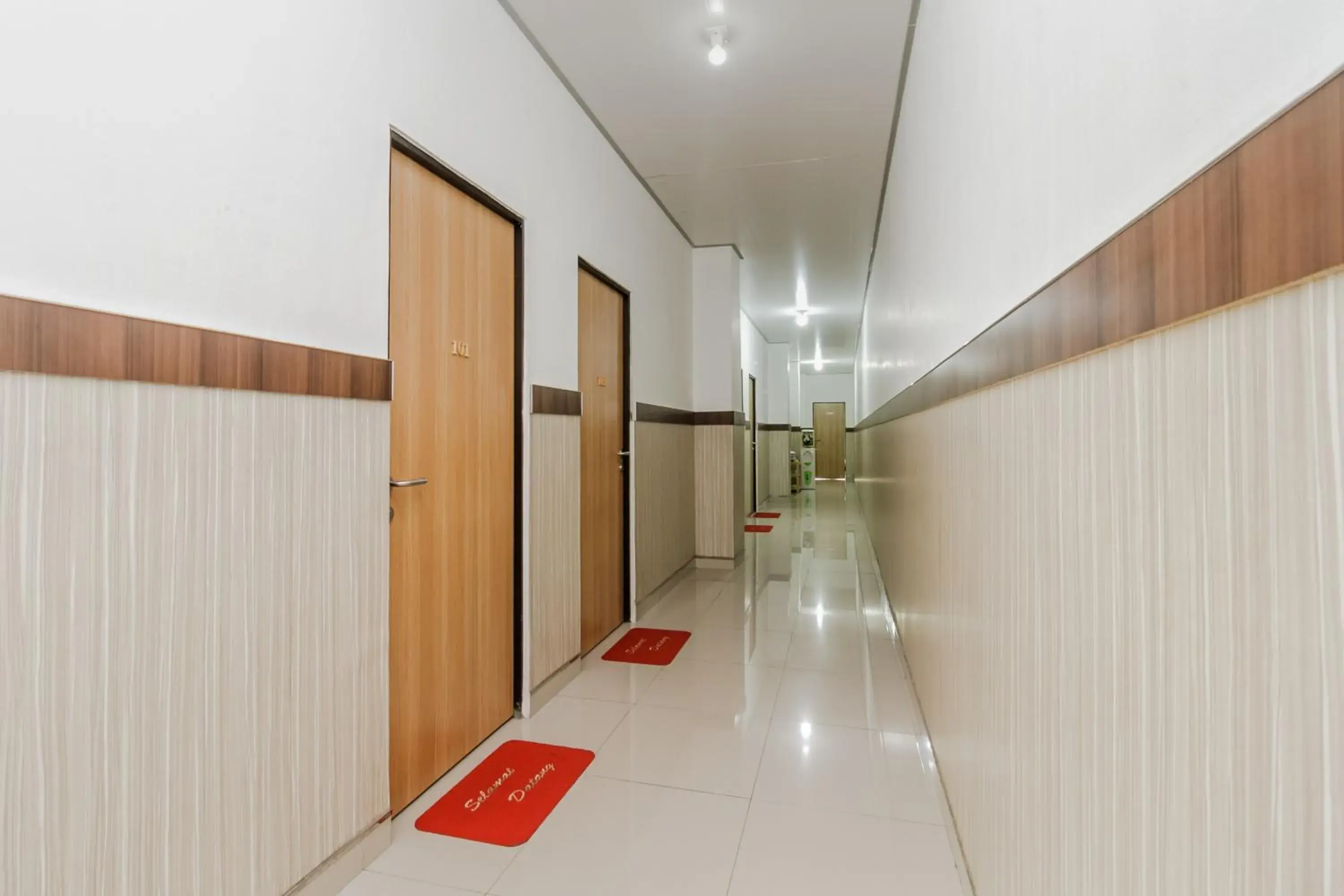 Area and facilities in RedDoorz Syariah near RSU Suaka Insan