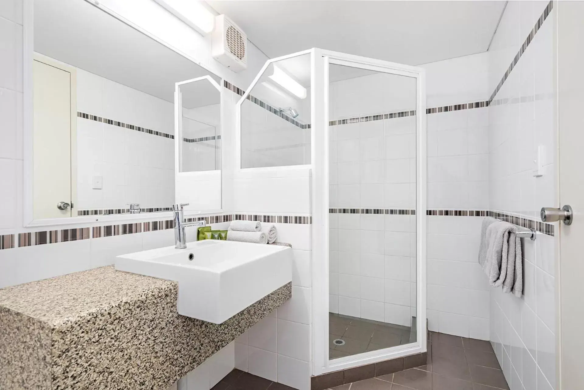 Bathroom in Geraldton Motor Inn