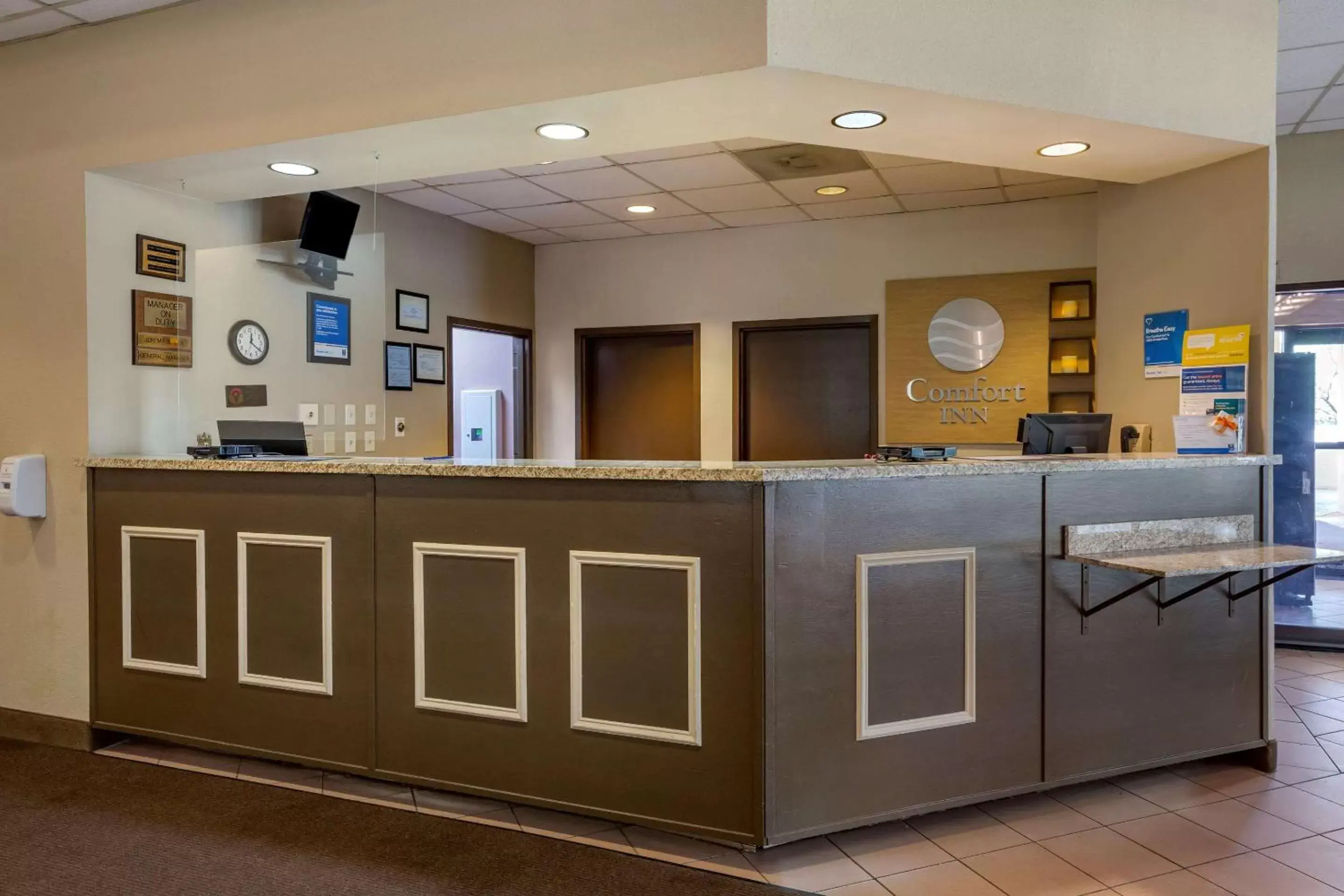 Lobby or reception in Comfort Inn Alliance Lobby or reception in Comfort Inn Alliance